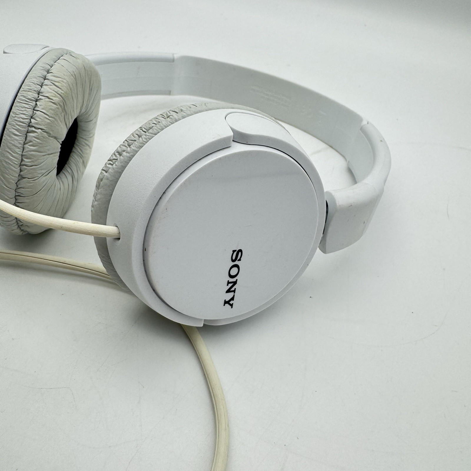 Sony MDR-ZX110 Ear-Pad (On the Ear) Headband Headphones – White