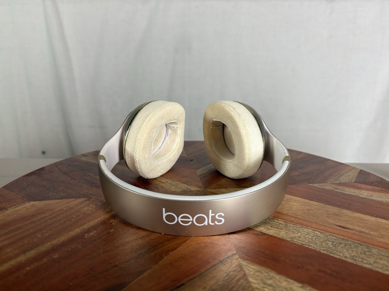Dr Dre Beats Studio 2.0 Wireless Over Ear White Gold Headphones B0501 + Case