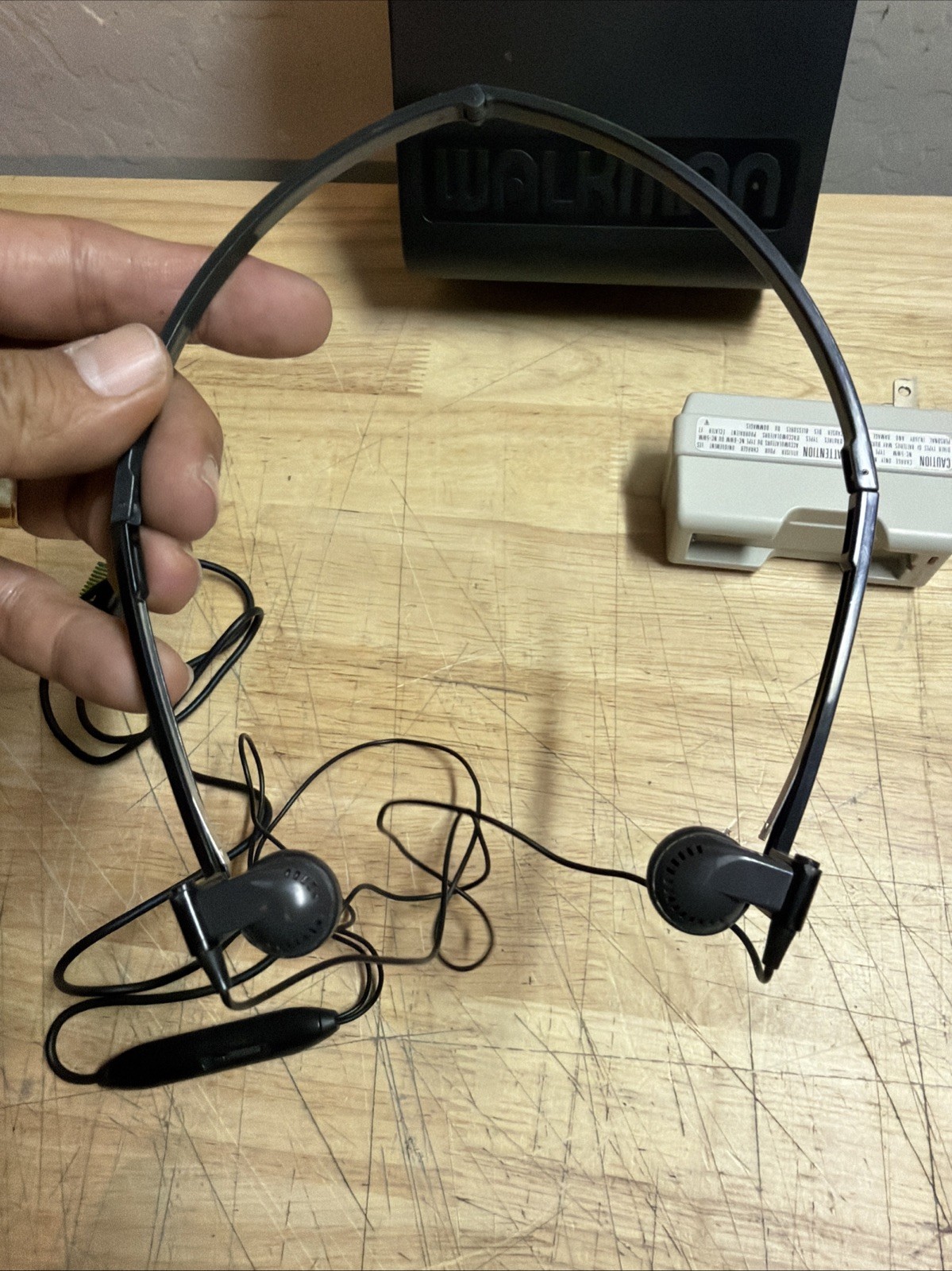 SONY WALKMAN MDR-A20 TURBO HEADPHONES W/ CHARGER AND WM-F702 HARD PLASTIC CASE