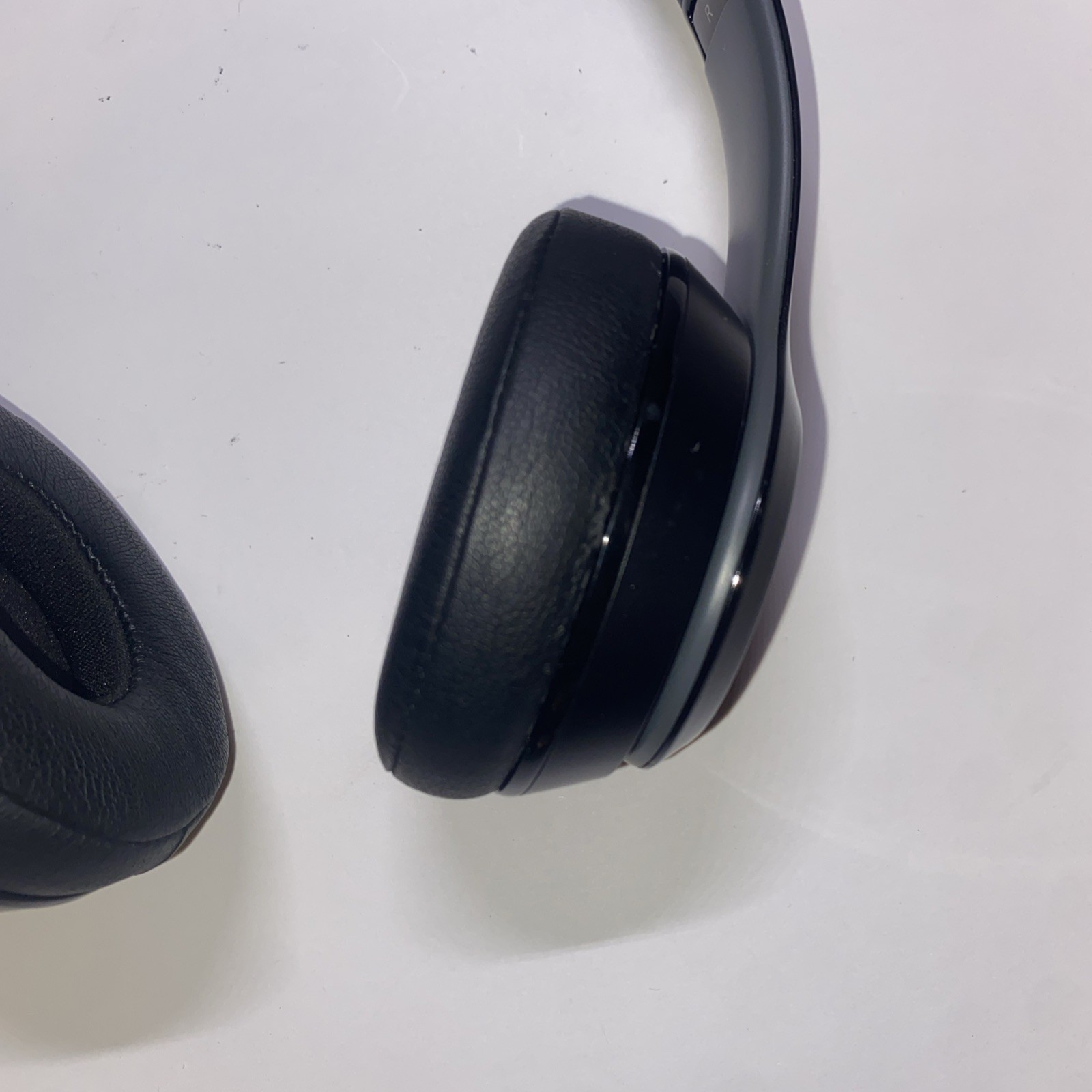 Beats by Dr.Dre Solo 2 Wireless On-Ear Headphones Black And Red