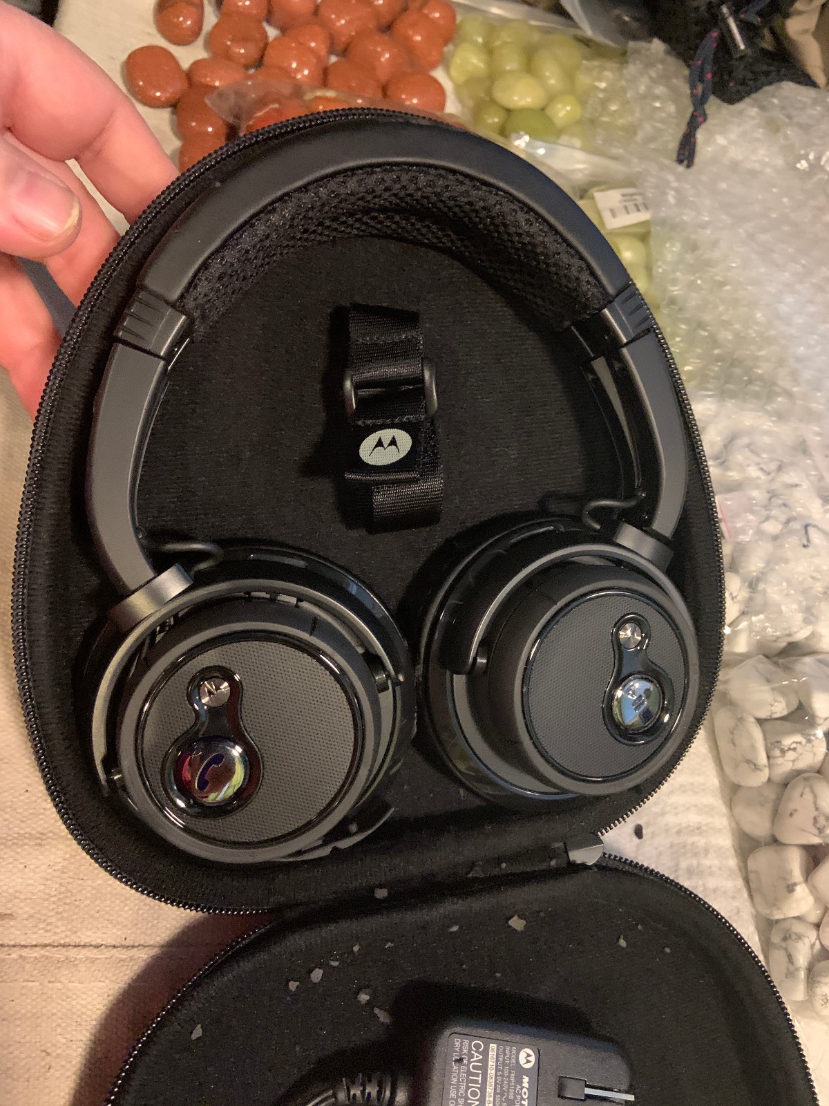 Motorola S805 Headphones w/ Case and Charger – NEED NEW FOAM
