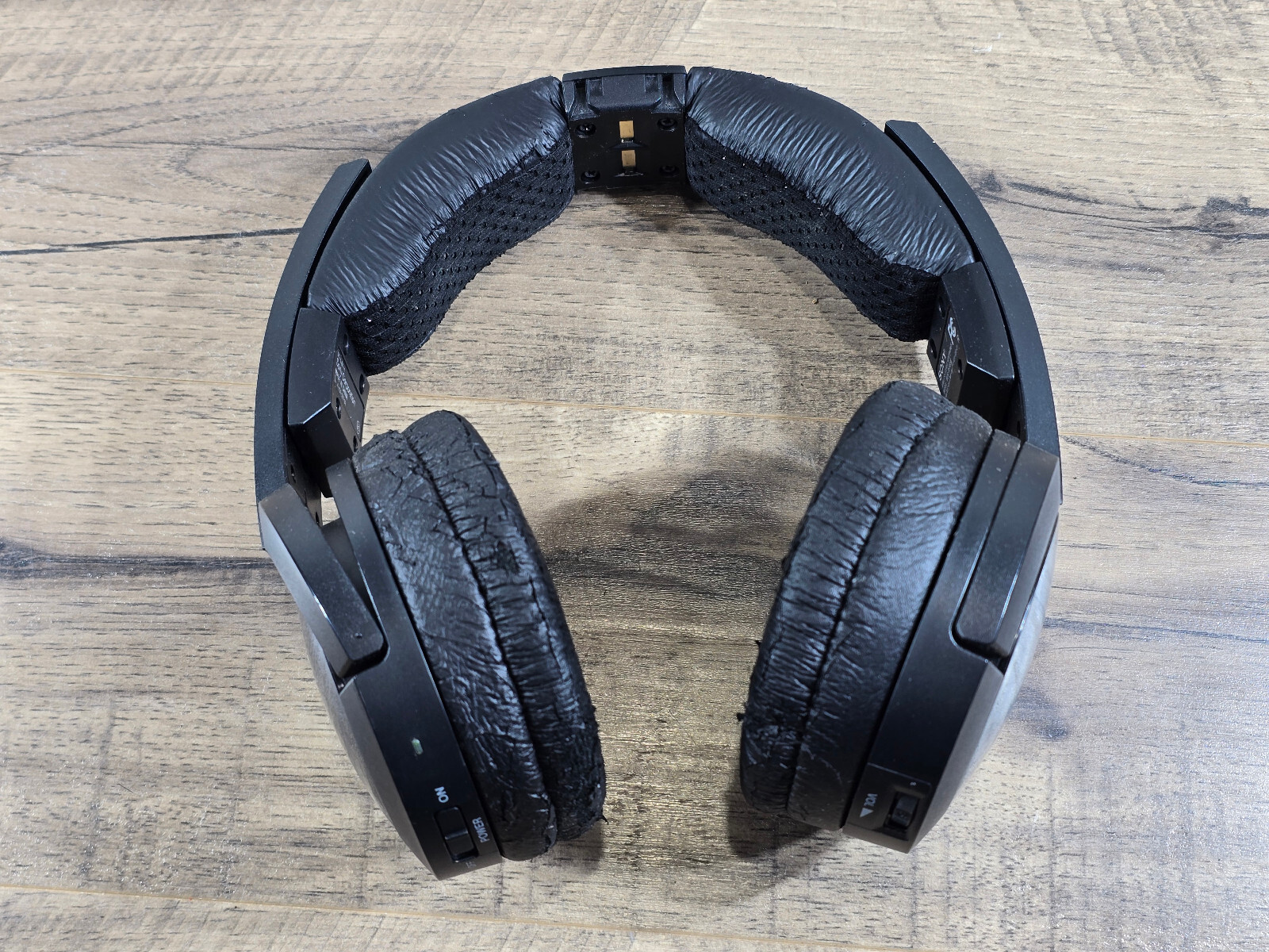 Sony Wireless Over Ear Headphones w/ Charging Aux Dock MDR-RF985R