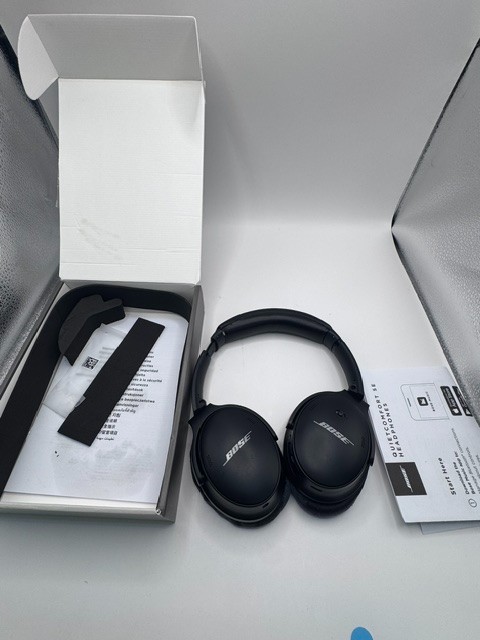 Bose QuietComfort SE Wireless Around Ear Headphones – Black, Grade A+