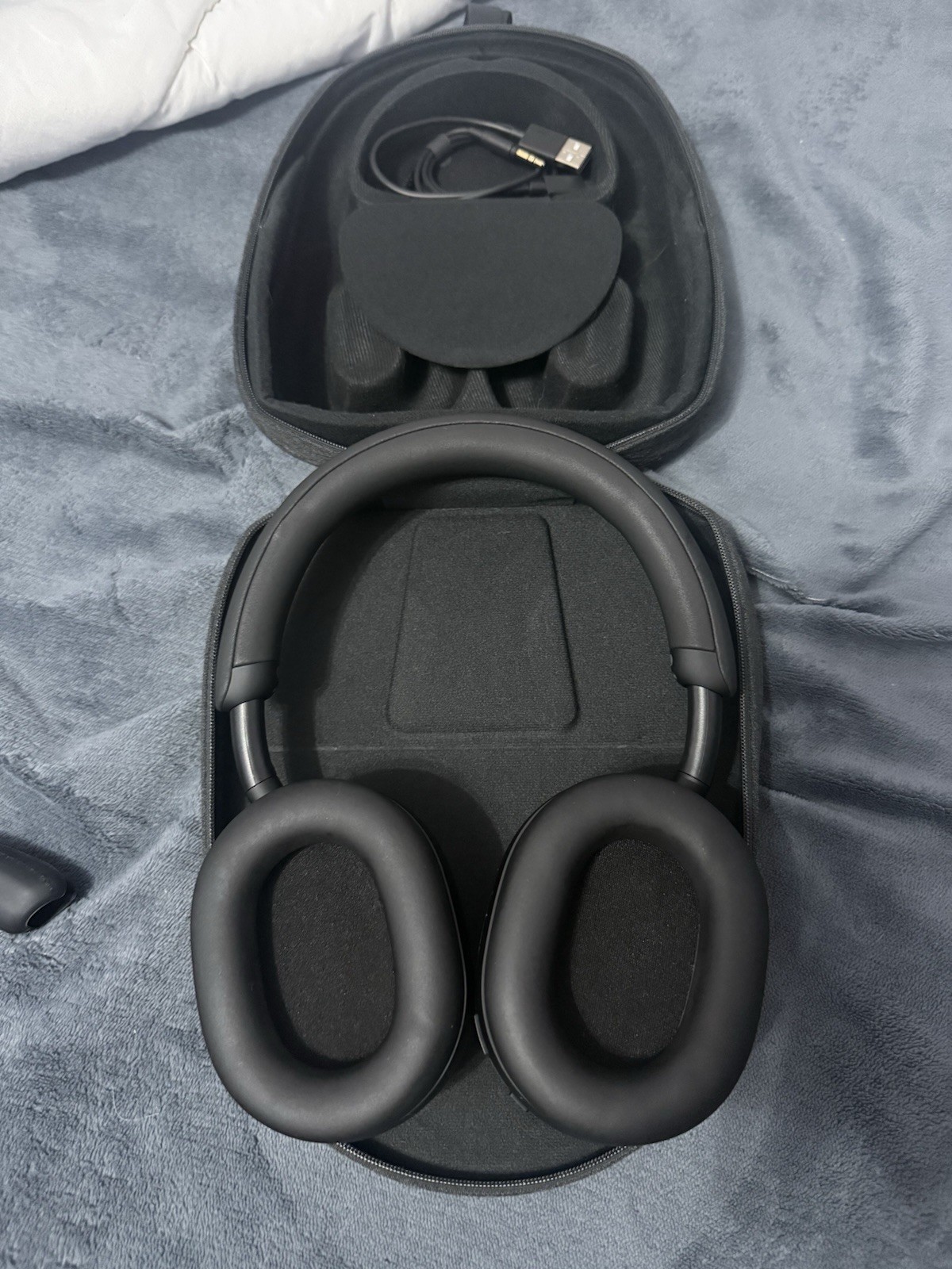 Sony WH-1000XM5 Wireless Noise Canceling Headphones – Black w/ Silicone Covers