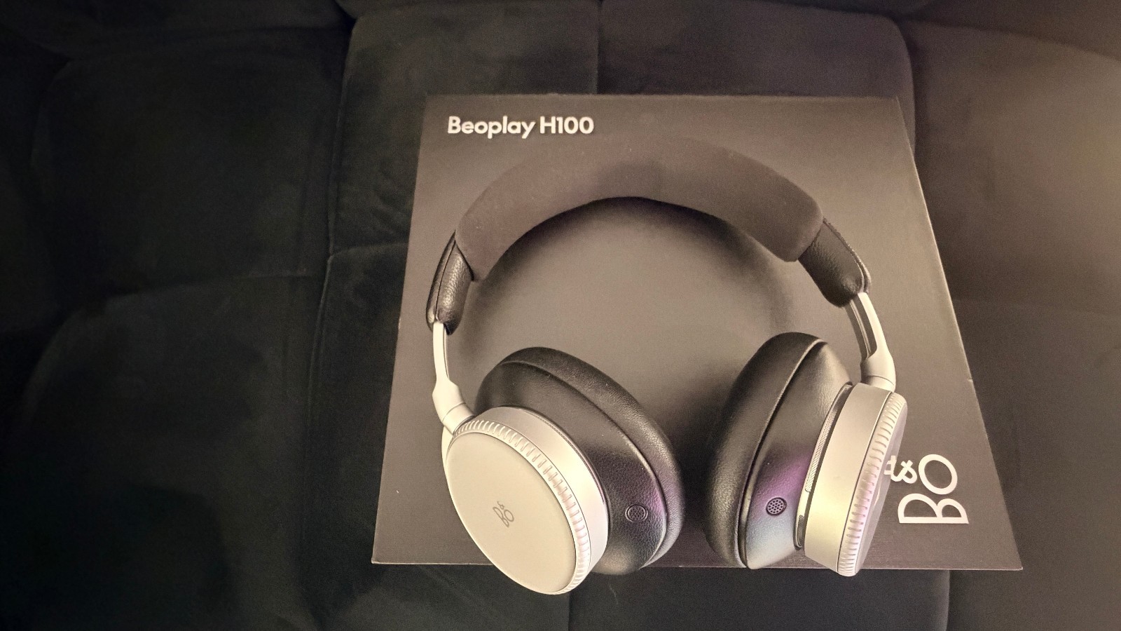 BO H100 Head Phones … BARELY USED! …. Its a Score! …THEY SOUND GREAT!