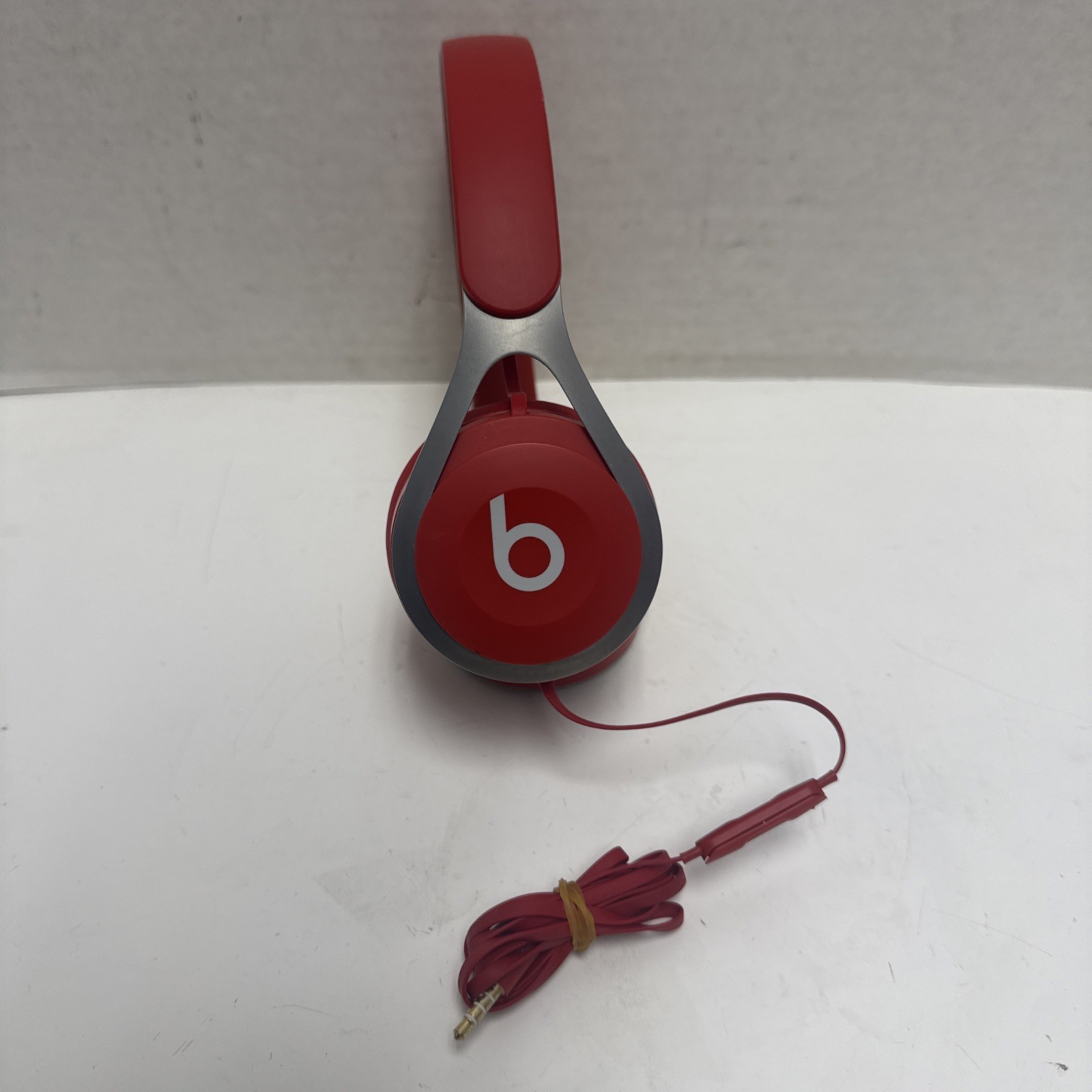 Beats by Dre Foam On Ear Wired Red Headphones Silver Metal Sides Unisex Powerful