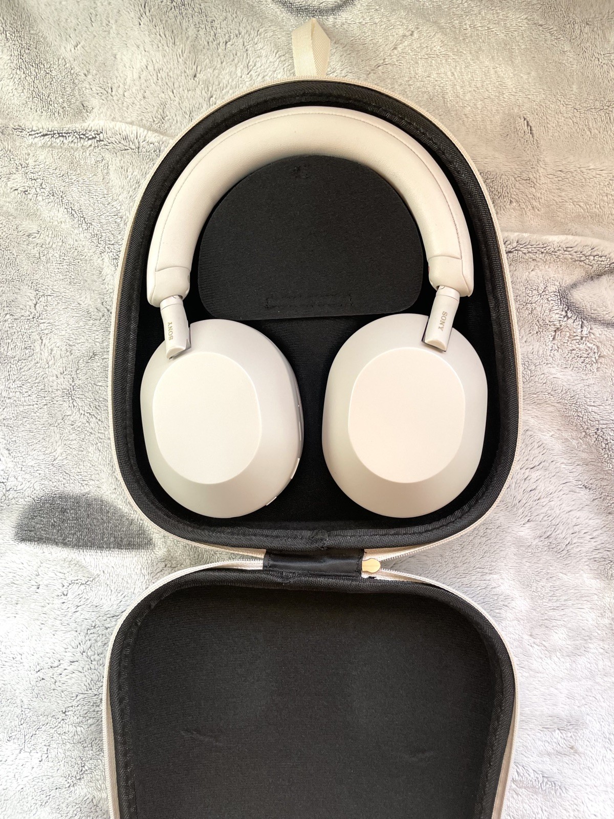 New Sealed Sony WH-1000XM5/S Wireless Noise Canceling Bluetooth Headphones