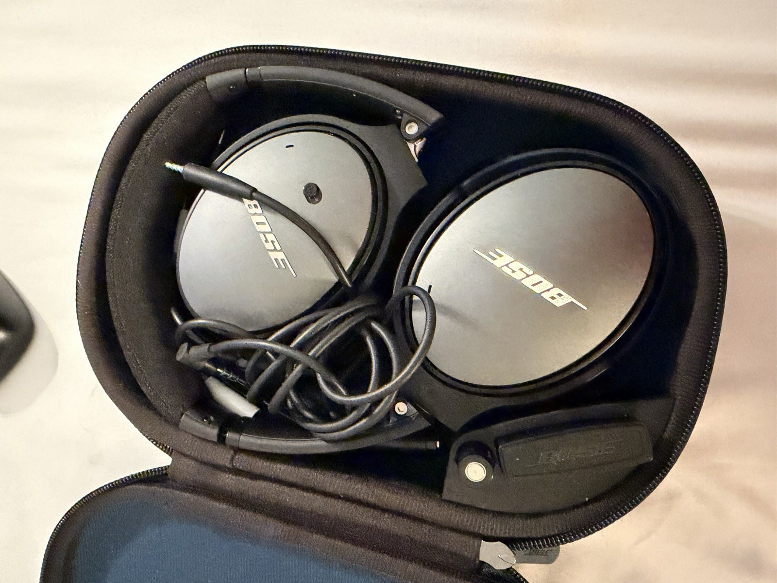 Bose QuietComfort 25 Over-Ear Headphones Black Double Wired 3.5mm w/ Case