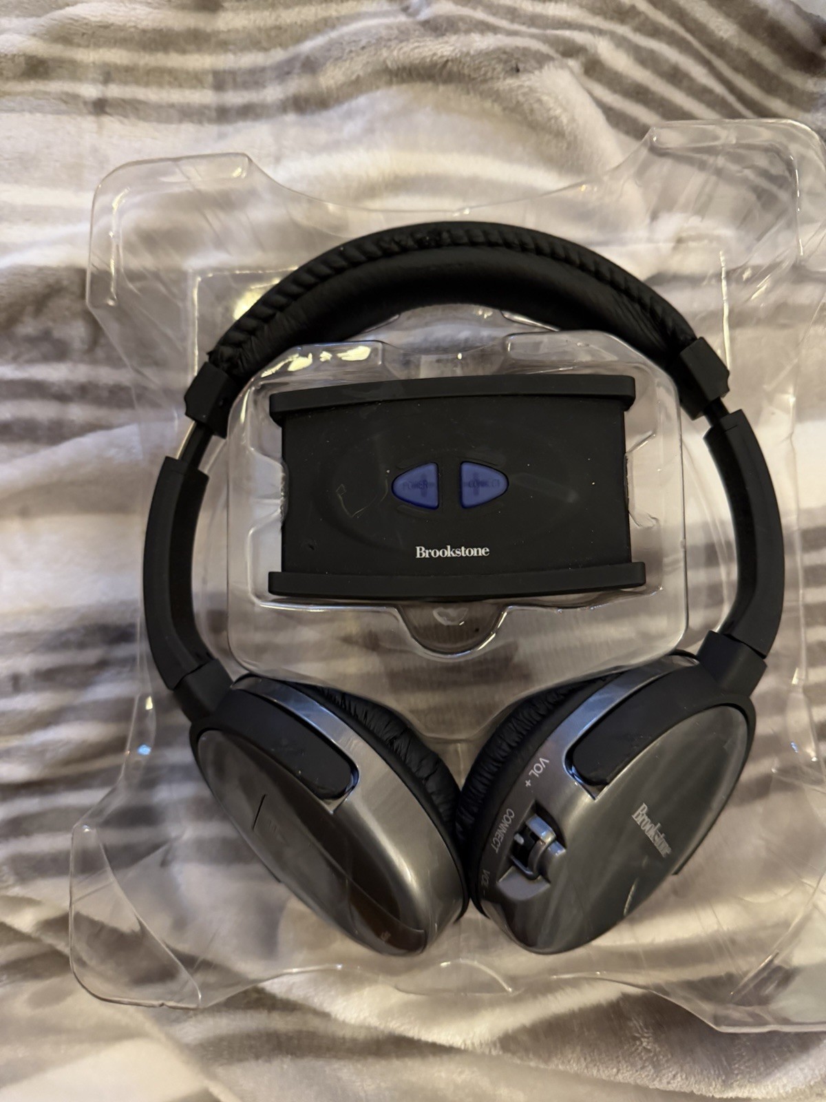 Brookstone Wireless TV Headphones- New in box, 2.4GHz, USB and AUX IN Connection