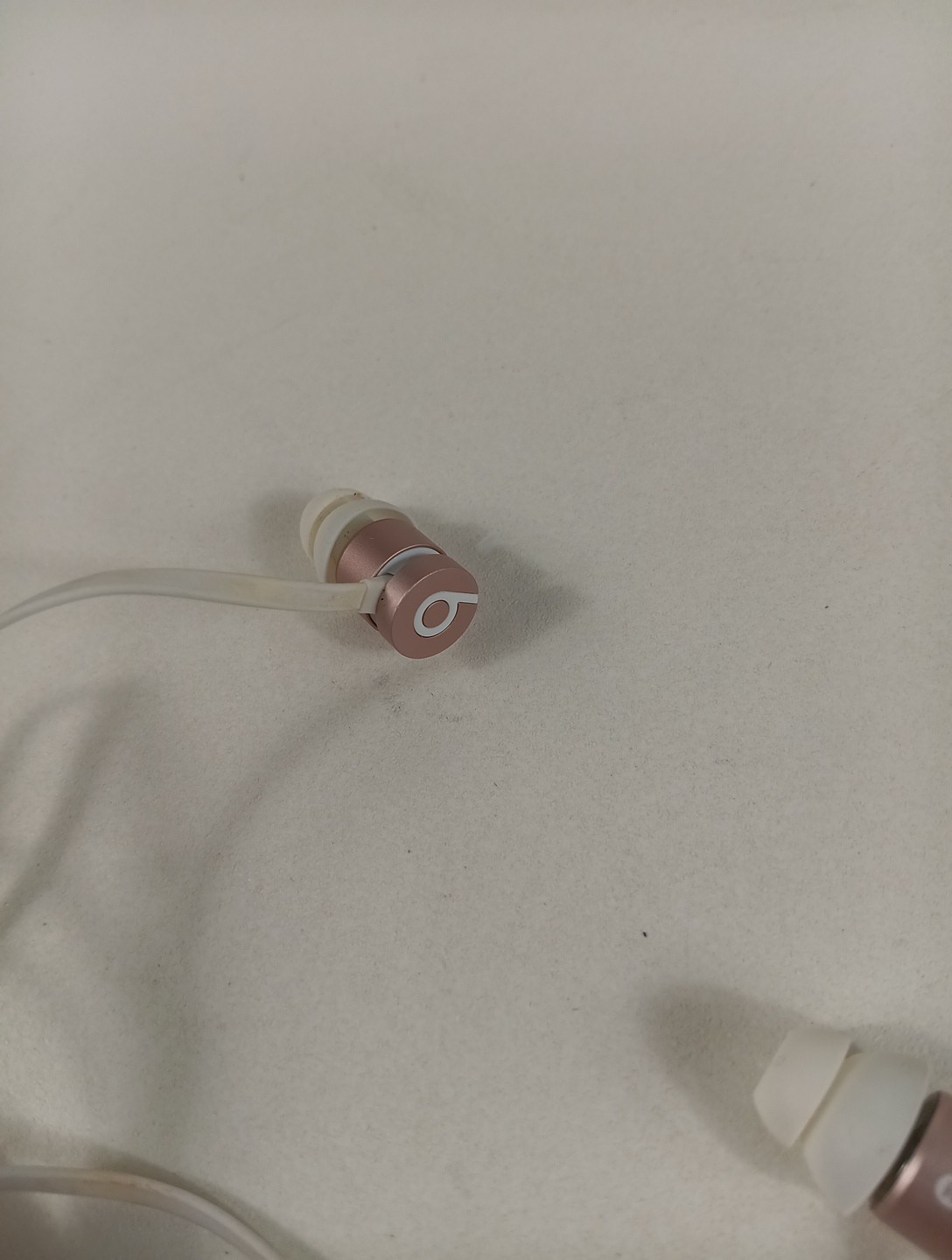Beats by Dr. Dre urBeats In-Ear only Headphones – Rose Gold Pink W Case 3.5mm