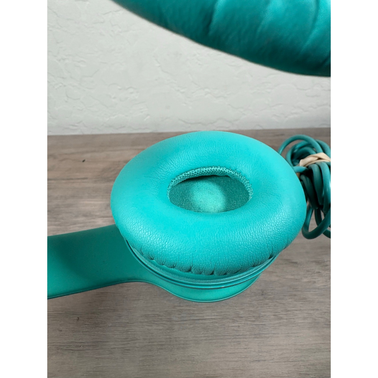 Beats by Dre Solo HD Aqua Teal Turquoise Over Ear Headphones- EUC