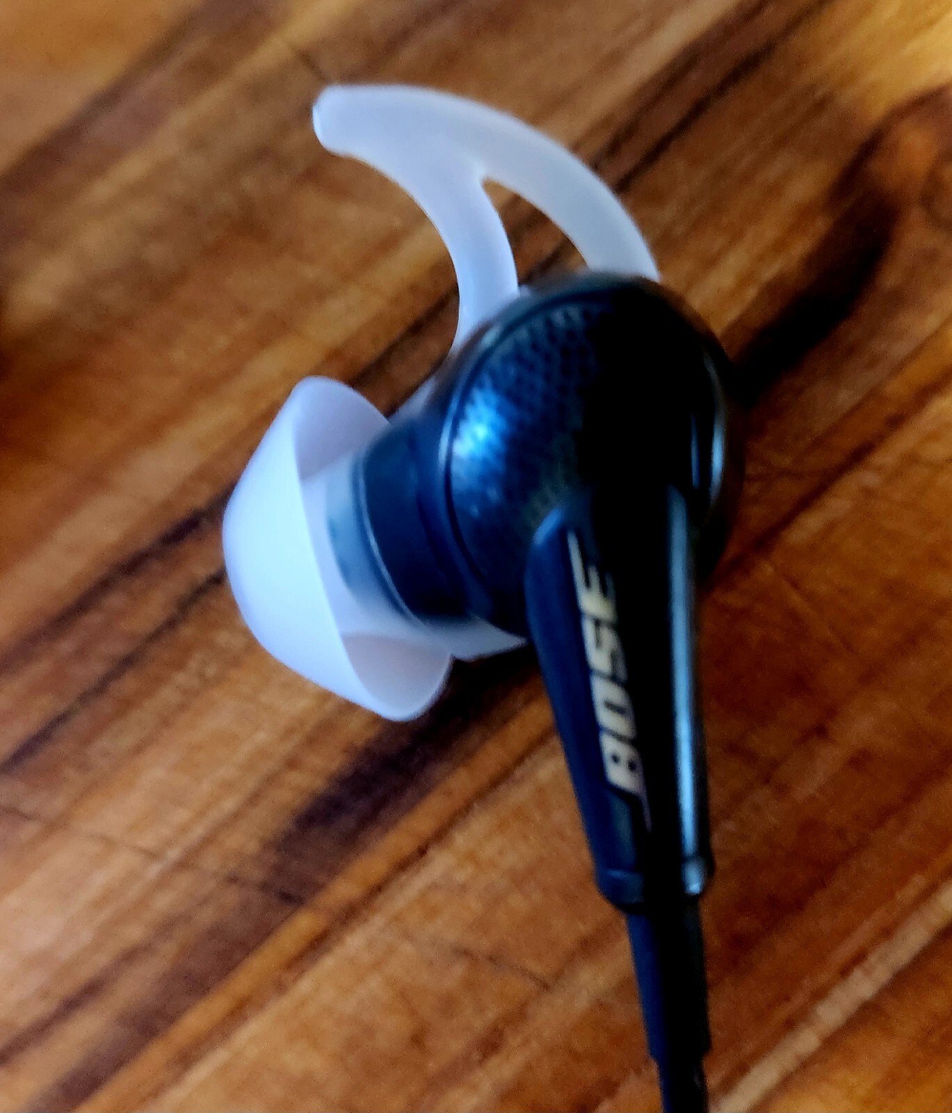 Bose QuietComfort QC 20 In-Ear Noise Cancelling Headphones – Blue/Black