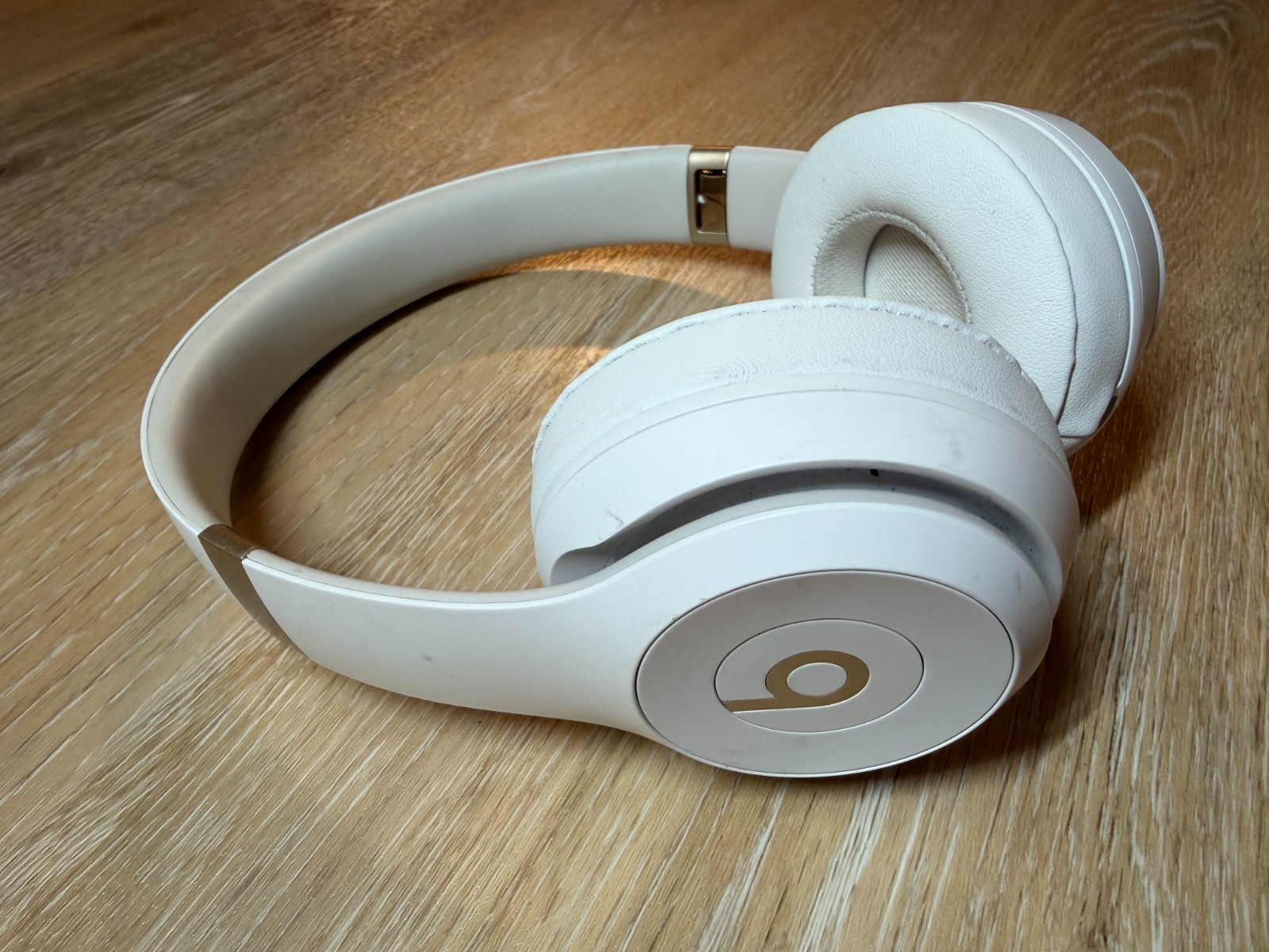 Beats – Solo 4 Wireless On-Ear Headphones various colors (A grade Condtion)