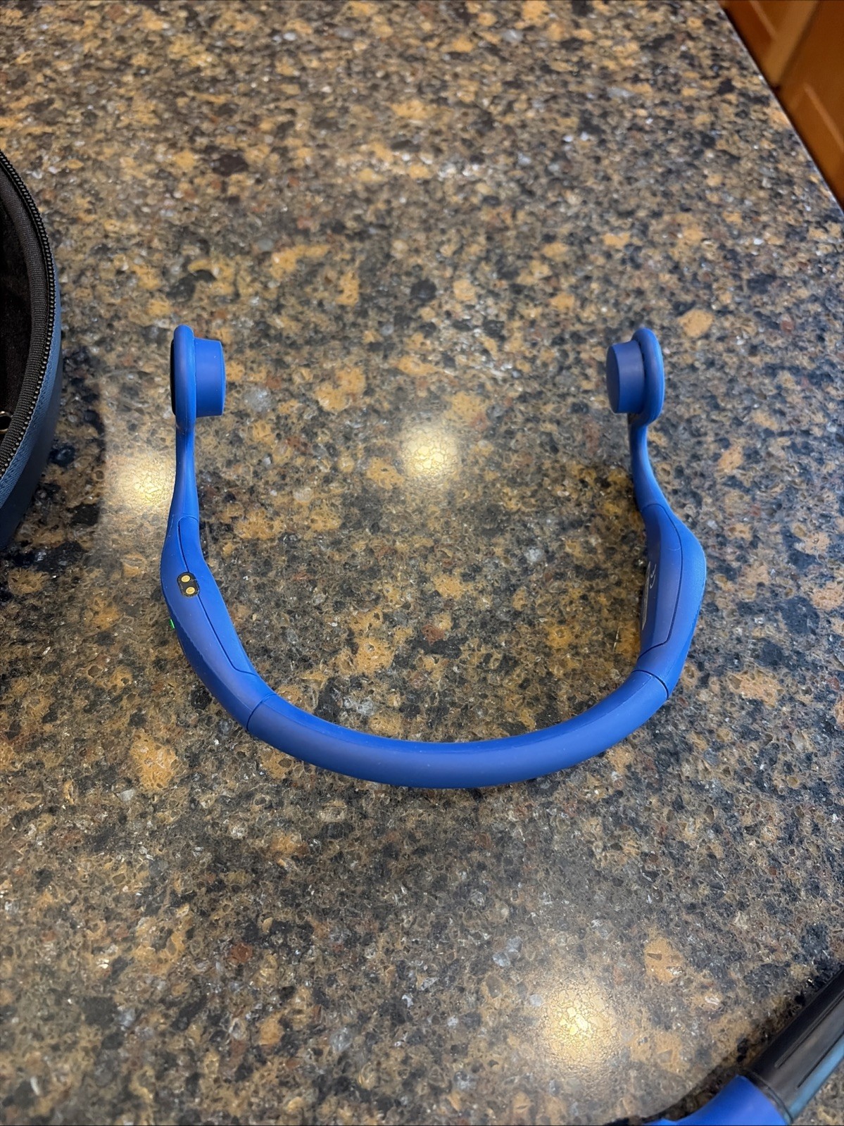 Zygo ZY100 Swimming Headphones With ZY200 Transmitter & Charging Case