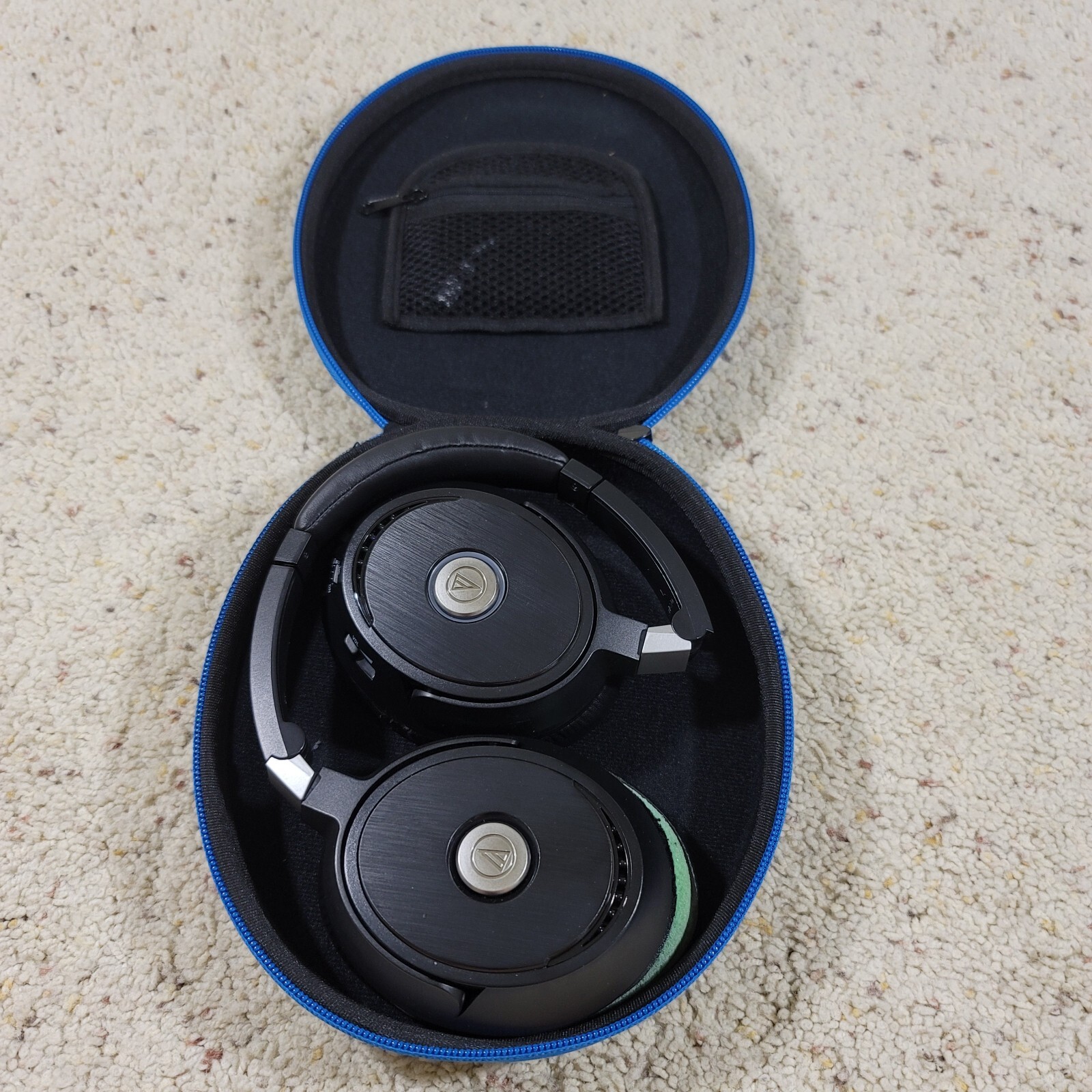 Audio-Technica ATH-ANC70 QuietPoint Active Noise-Cancelling Headphones READ