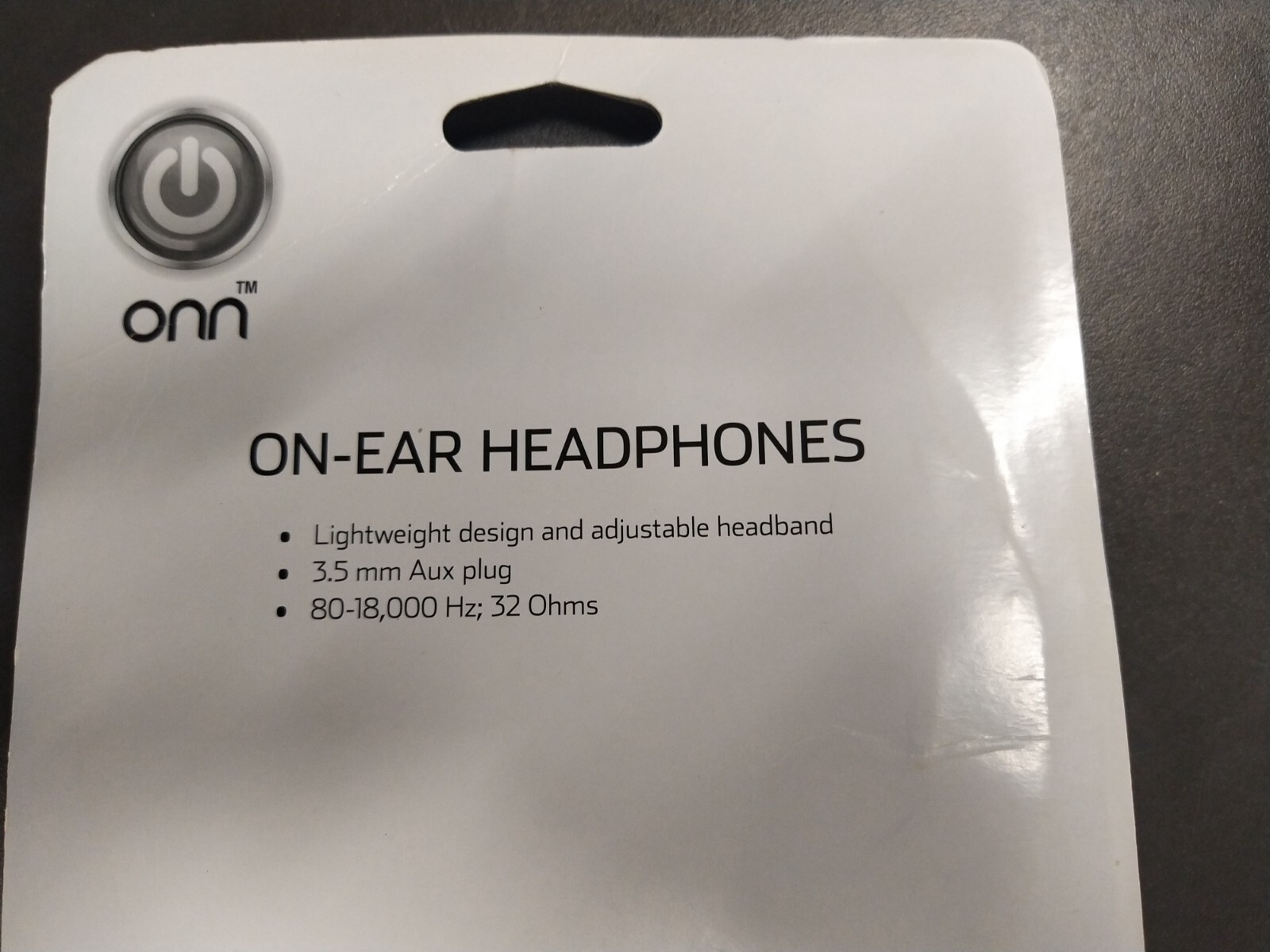 On Ear Headphones wired– 80- 18,000 Hz, 32 Ohms.– 3.5mm aux plug