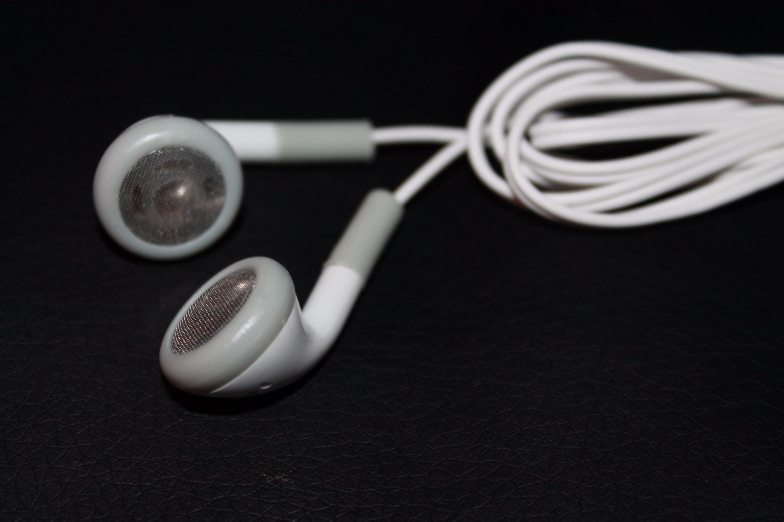 Pack of 10 – 3.5mm Earbuds / Headphones / Earphones
