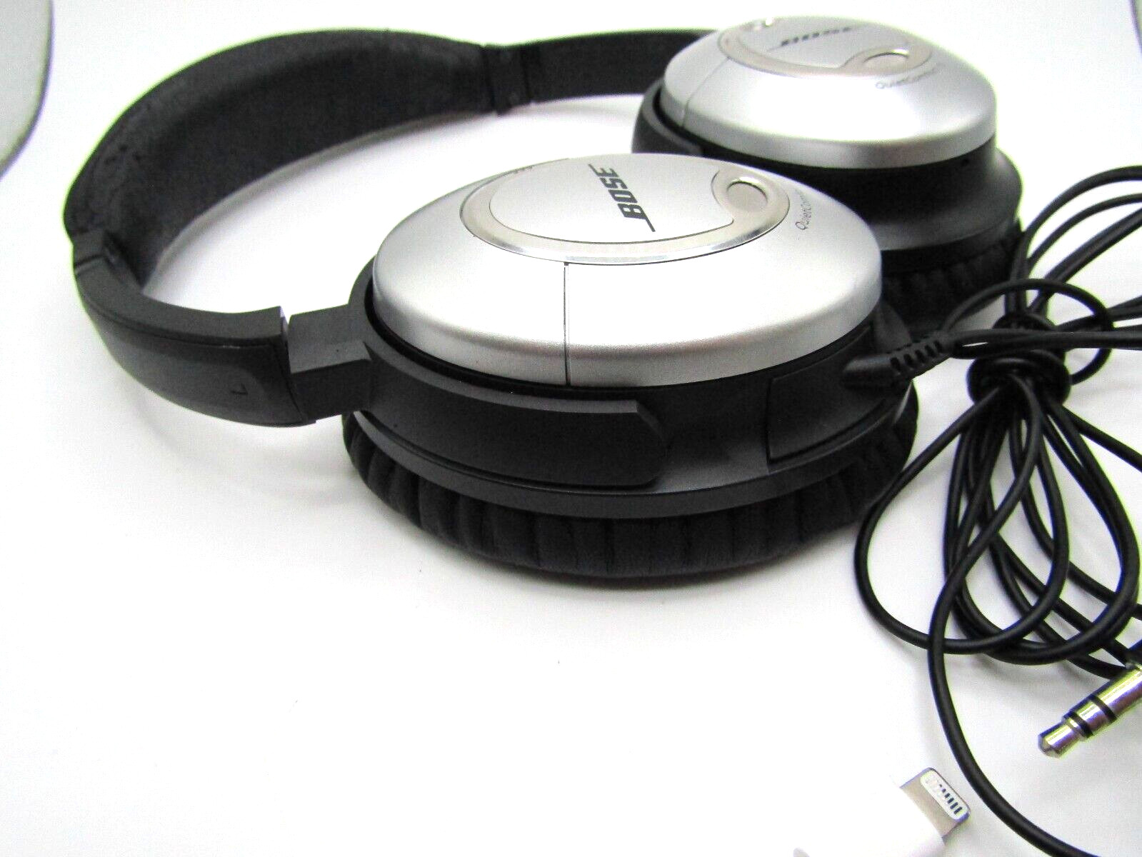 Bose Noise Canceling QC-15 Headphones w/ Case Iphone Adapter New Ear Cushions