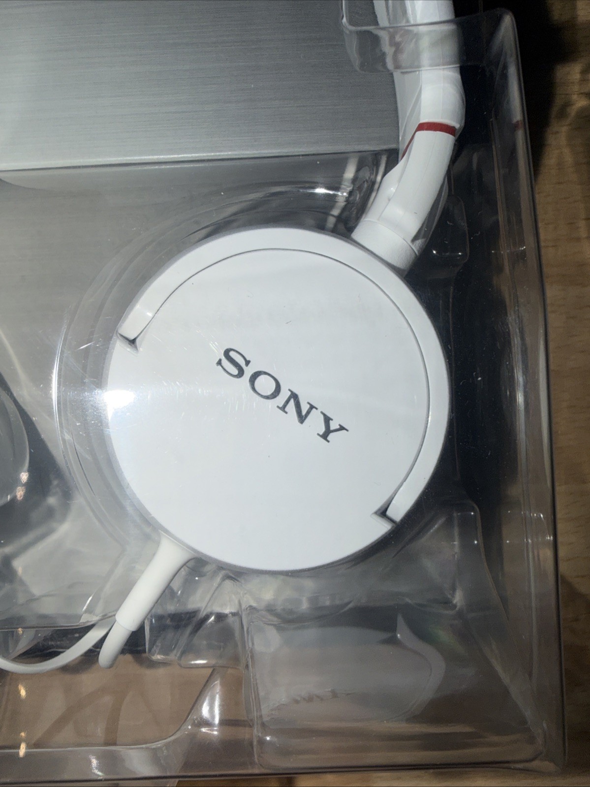 Sony MDR-ZX100 On-Ear Headphones White Closed Back Stereo Foldable 3.5mm L-Plug