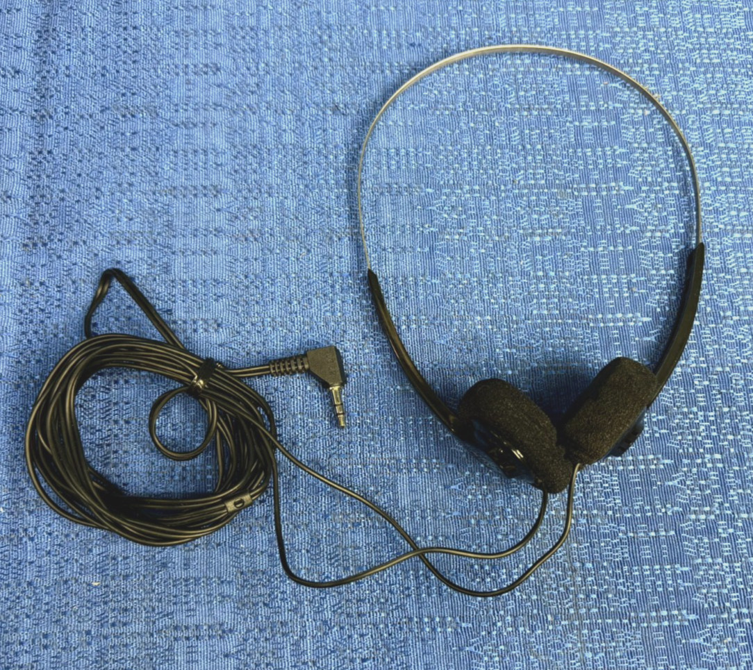 Labtec GO 420 Foam Over-Ear “Walkman Style” Stereo Headphones Metal Band 3.5mm