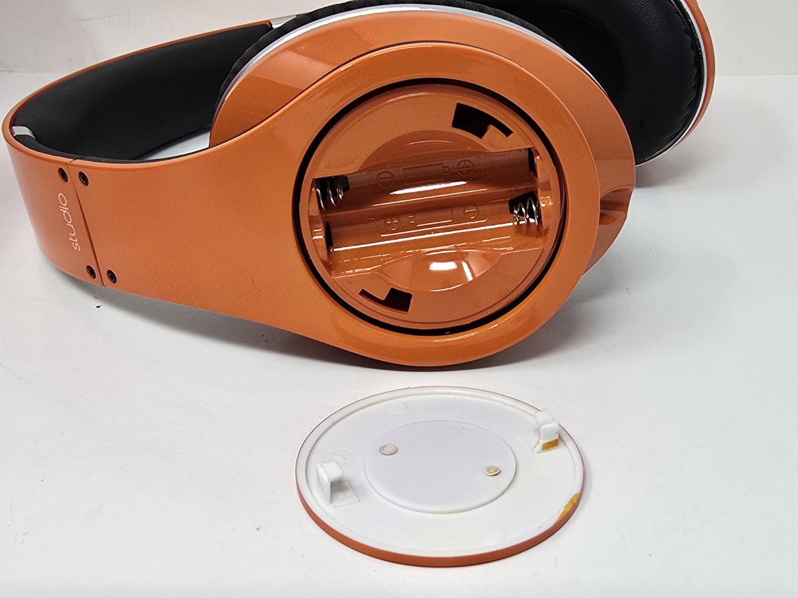 Beats Studio 1st Gen Wired Headphones, Orange, Beats by Dre, Excellent, Tested