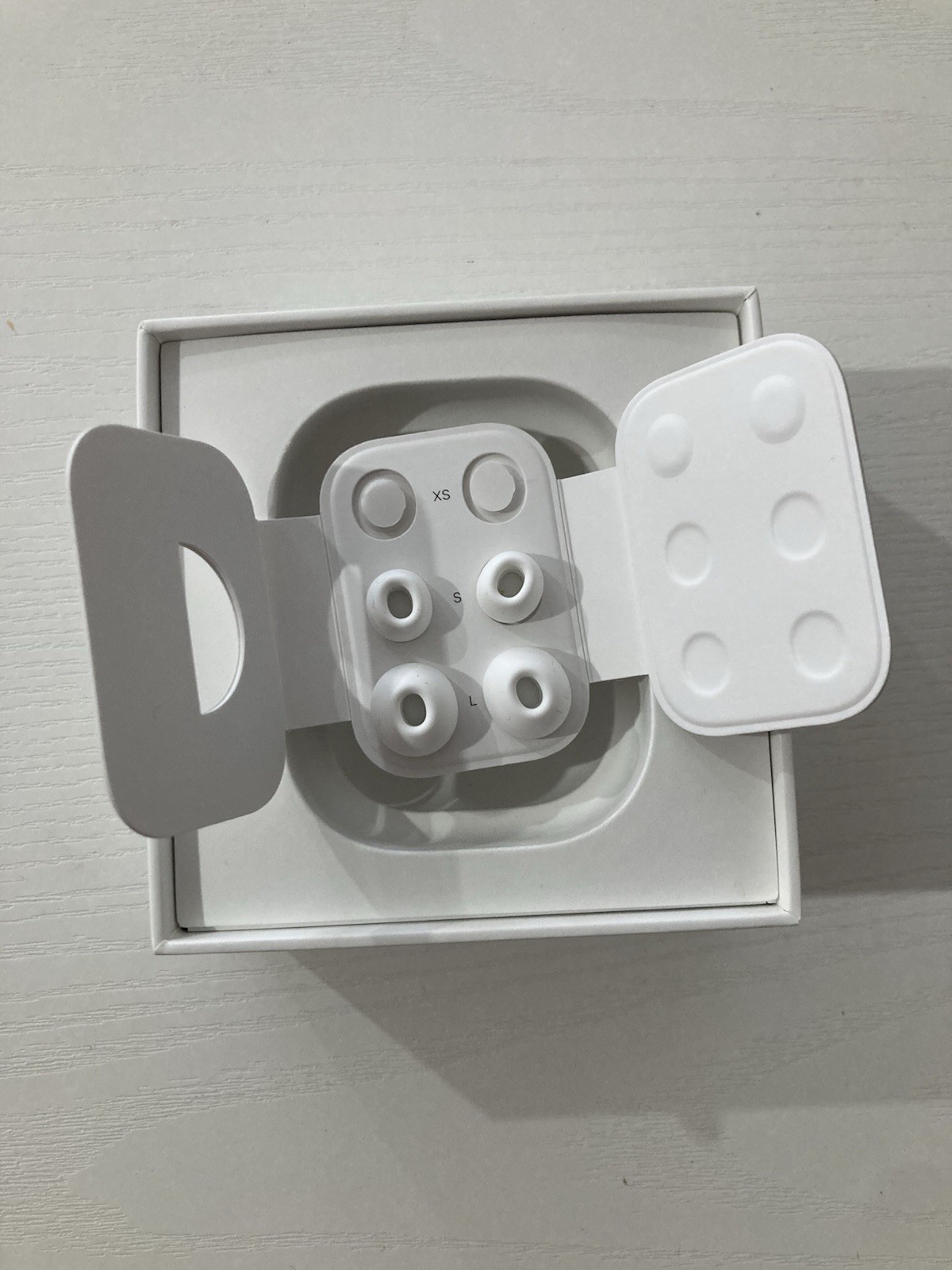 Apple AirPods Pro 2nd Gen White Bluetooth MagSafe Case