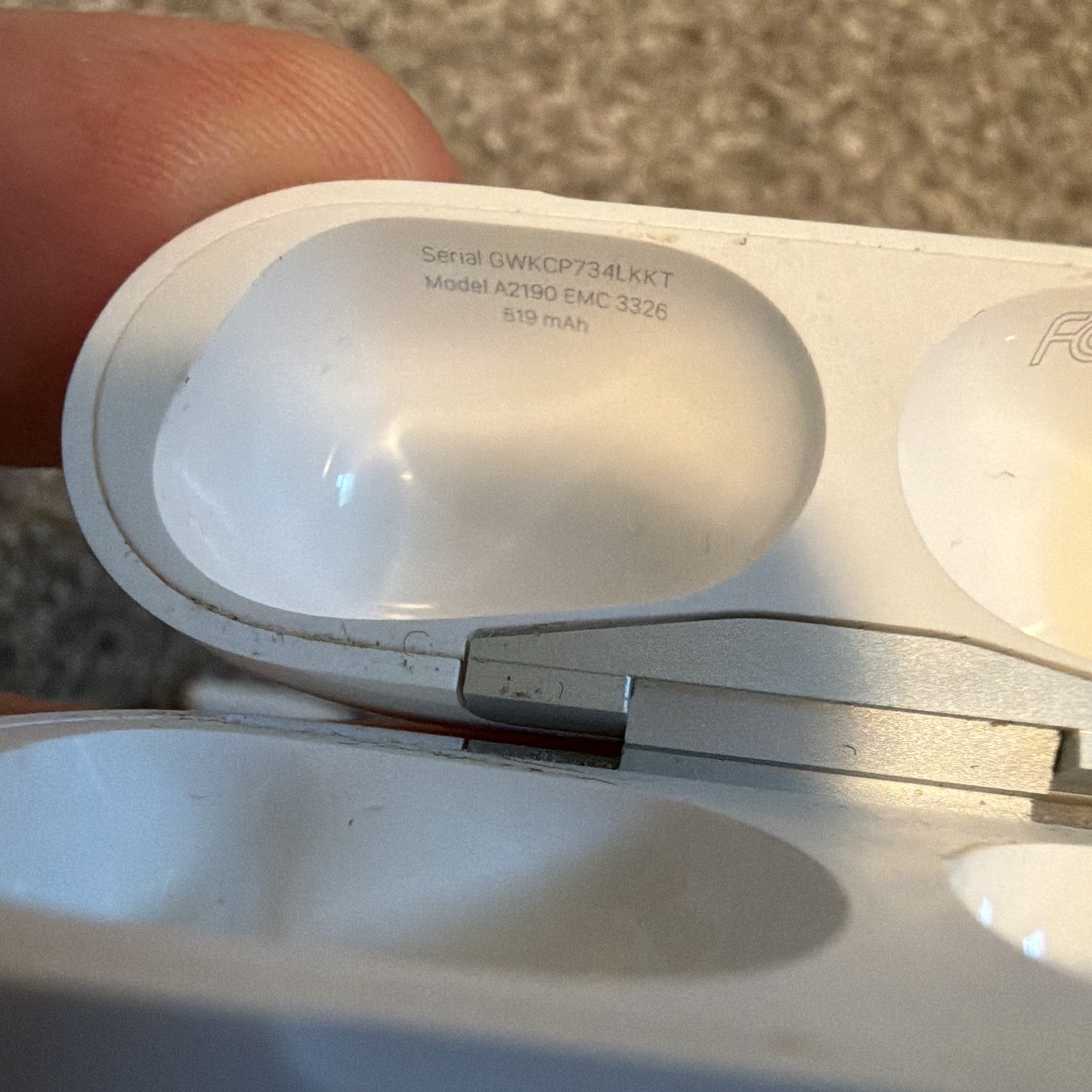 Apple AirPods Pro 1st Generation (READ DESCRIPTION)