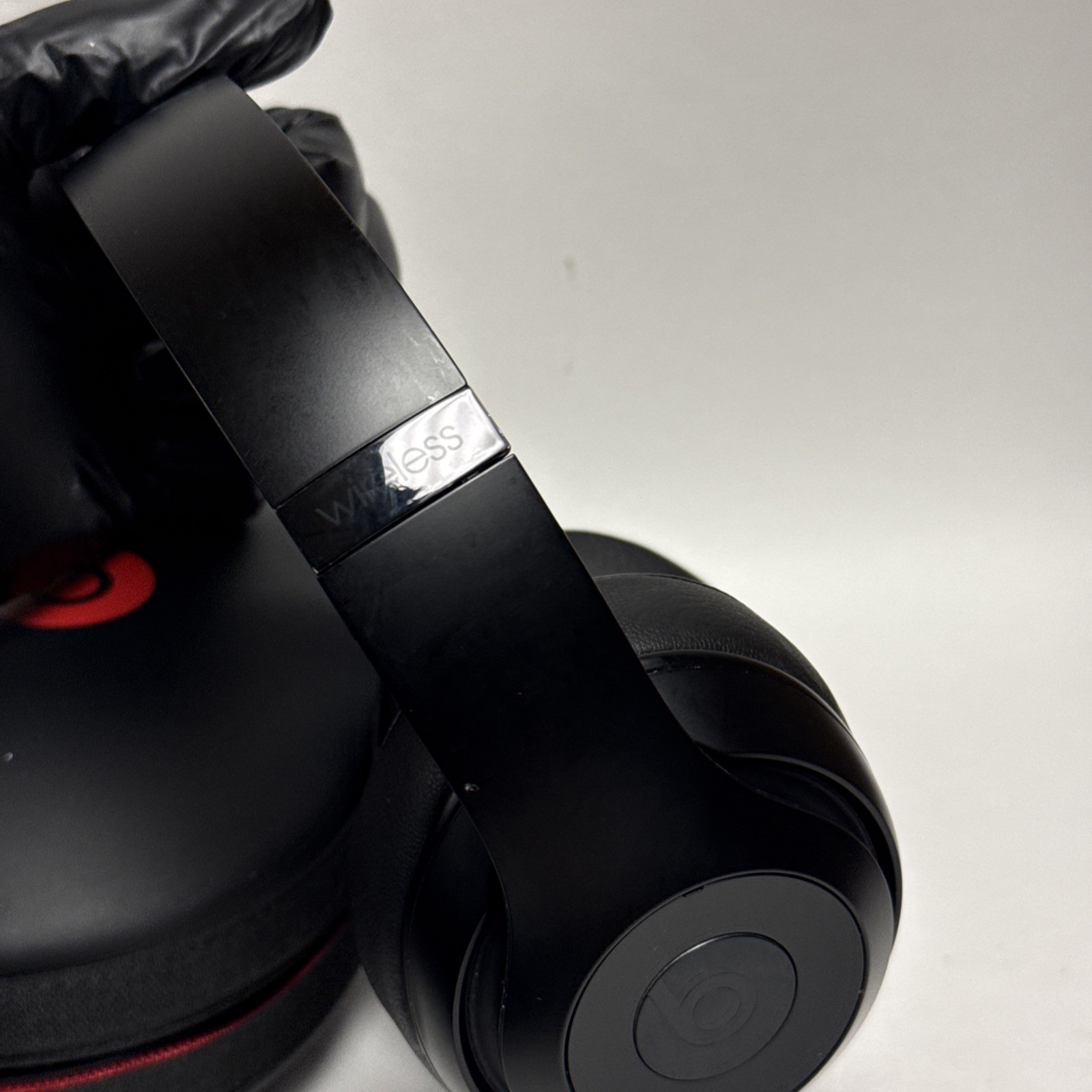 Beats by Dr. Dre Studio3 Over the Ear Wireless Headphones -Black (Cracked Side⚠️