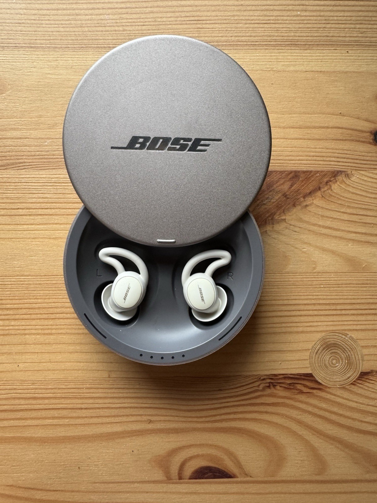 Bose SoundSport Free True Wireless In-Ear Earbuds White w/ Charging Case