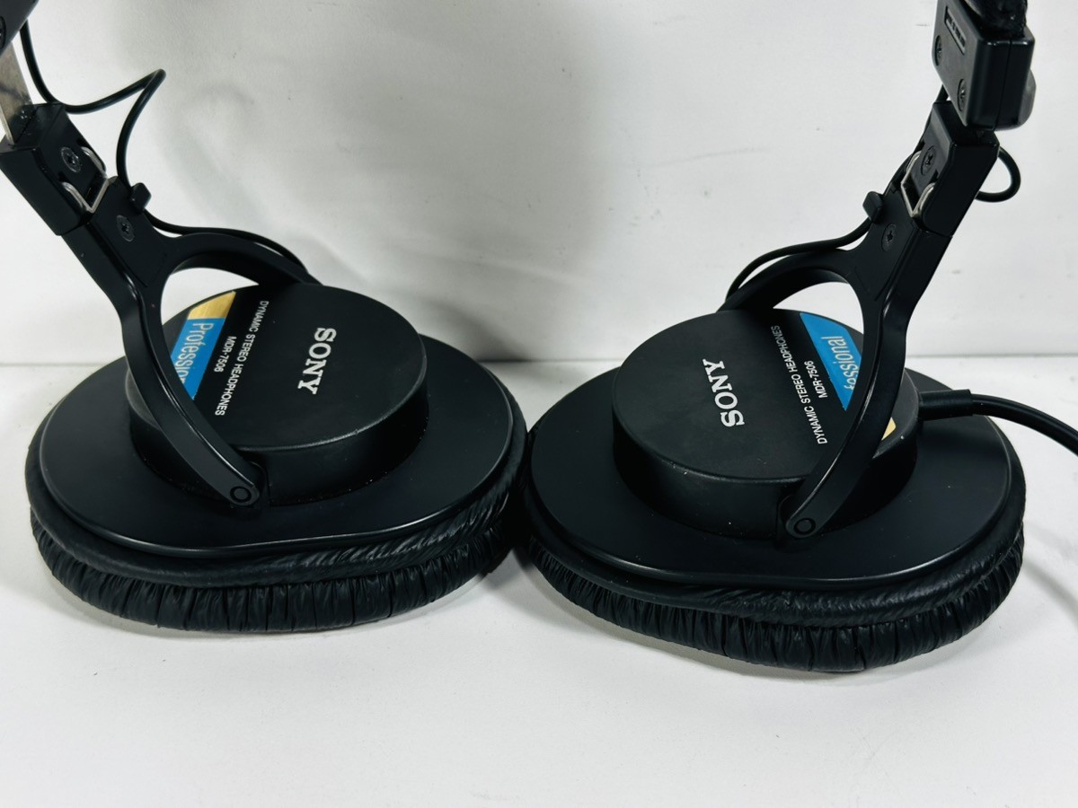 Sony MDR-7506 Closed-Back Professional Headphones (P03066230)