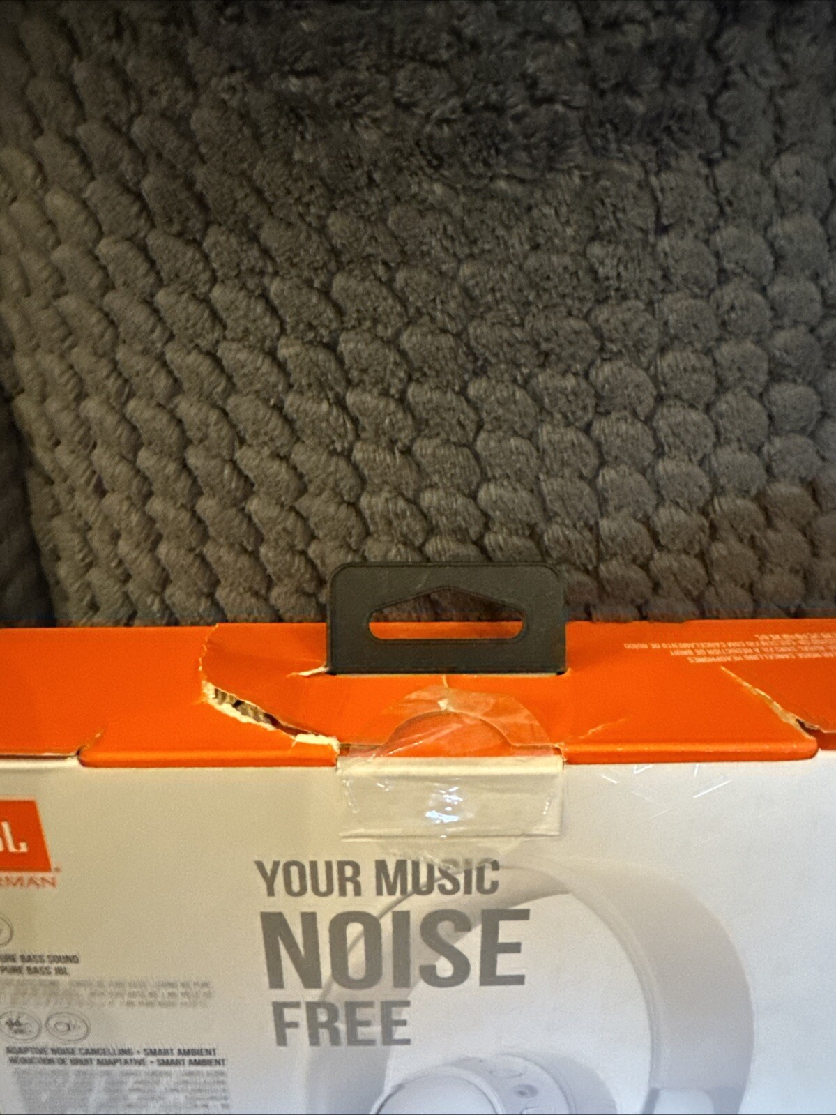 JBL Tune 670NC Wireless headphones (A15) New Damaged Box