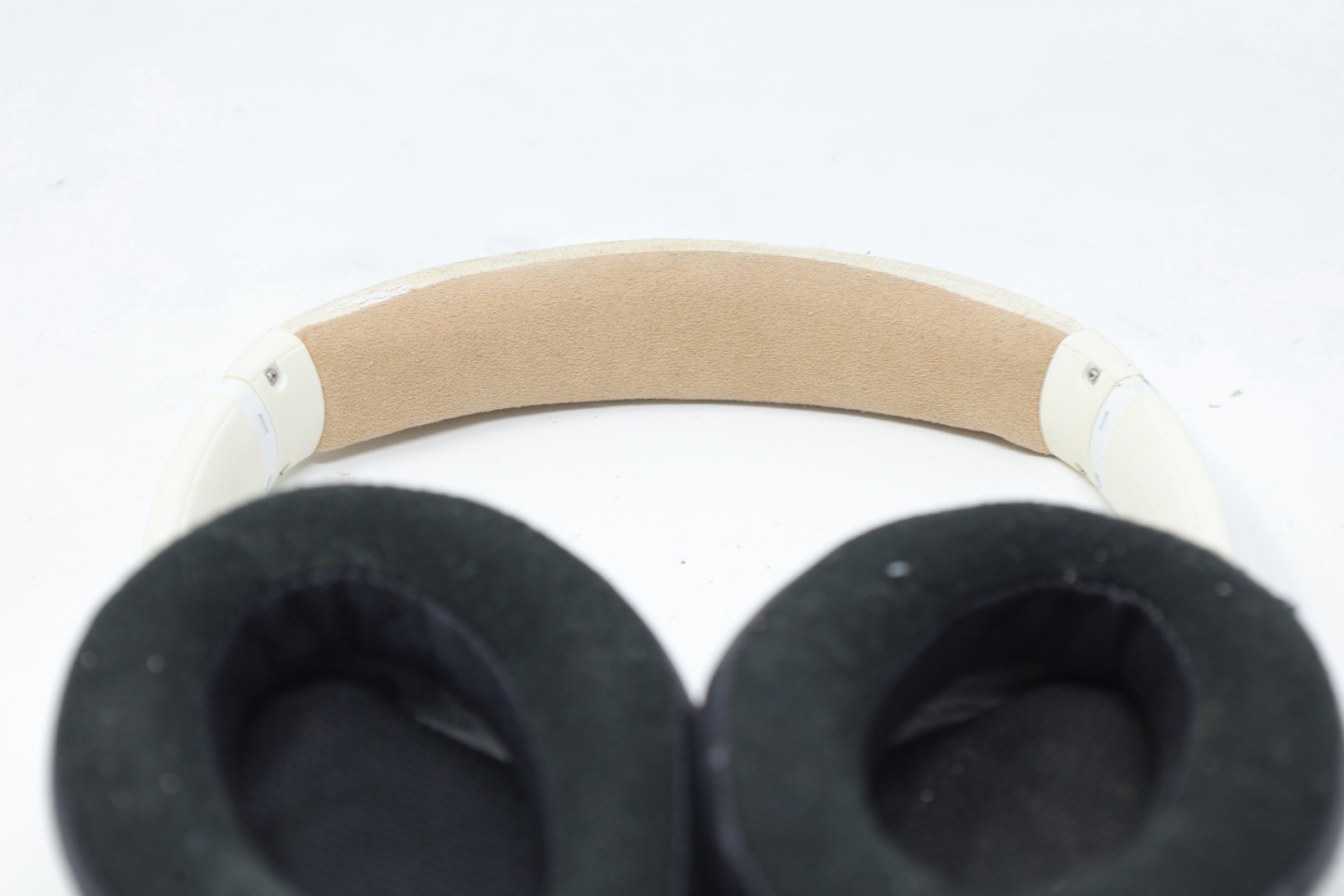 Bose SoundLink Around-Ear Wireless Headphones II – White/no Case Excellent Sound