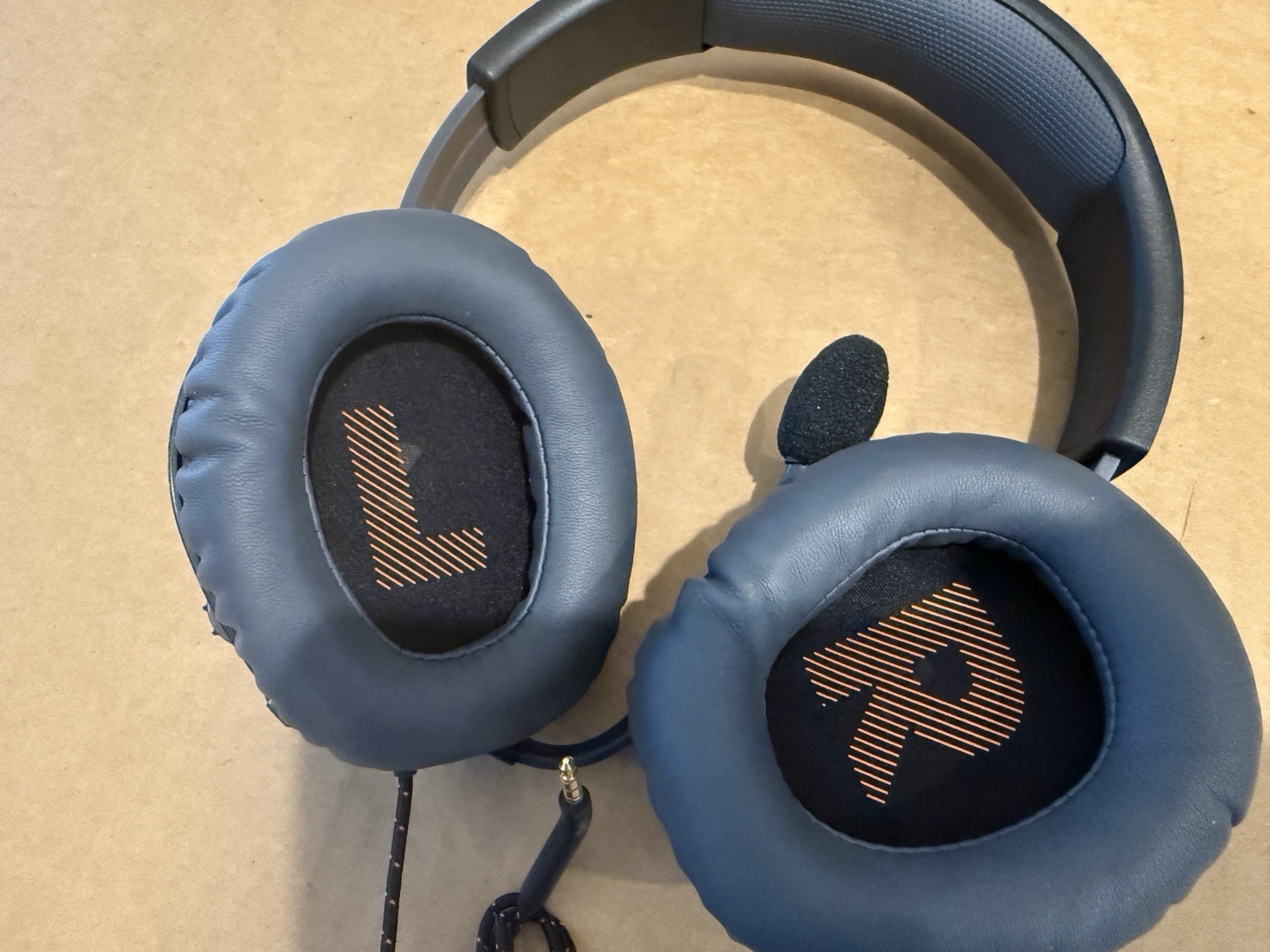 JBL Quantum 100 Wired Over-Ear Gaming Headset (PC/Mobile/PS4/PS5/Switch/XBOX)