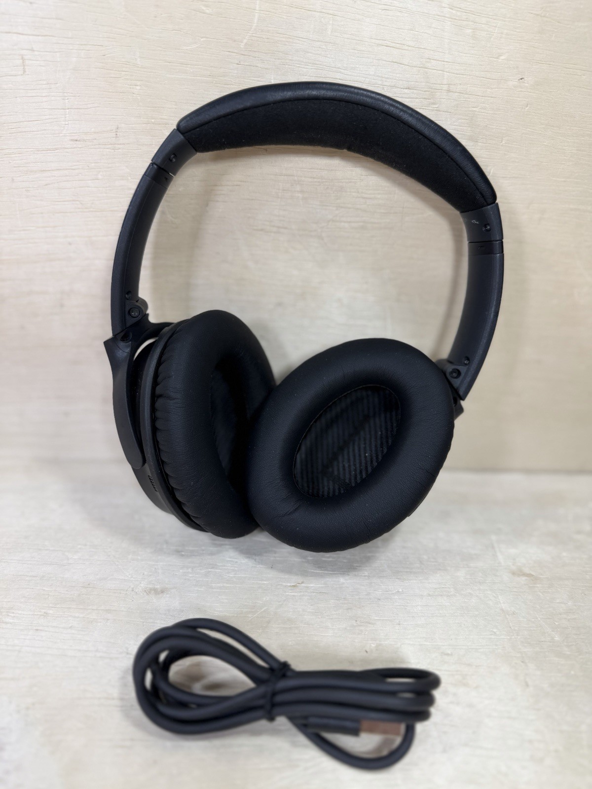 Bose QuietComfort 35 QC35 Noise Cancelling Headphones w/ Charge cable (no case)