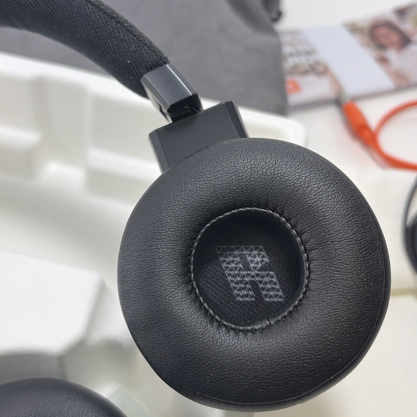 JBL Live 675NC wireless on-ear headphones, New, Open Box