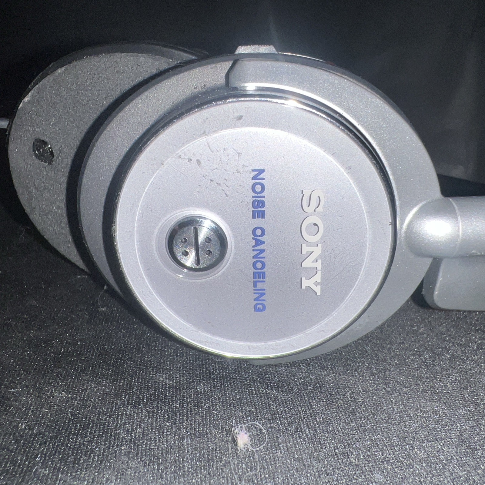 Sony MDR-NC6 Noise Cancelling Headphones FOR PARTS ONLY needs ear cushion