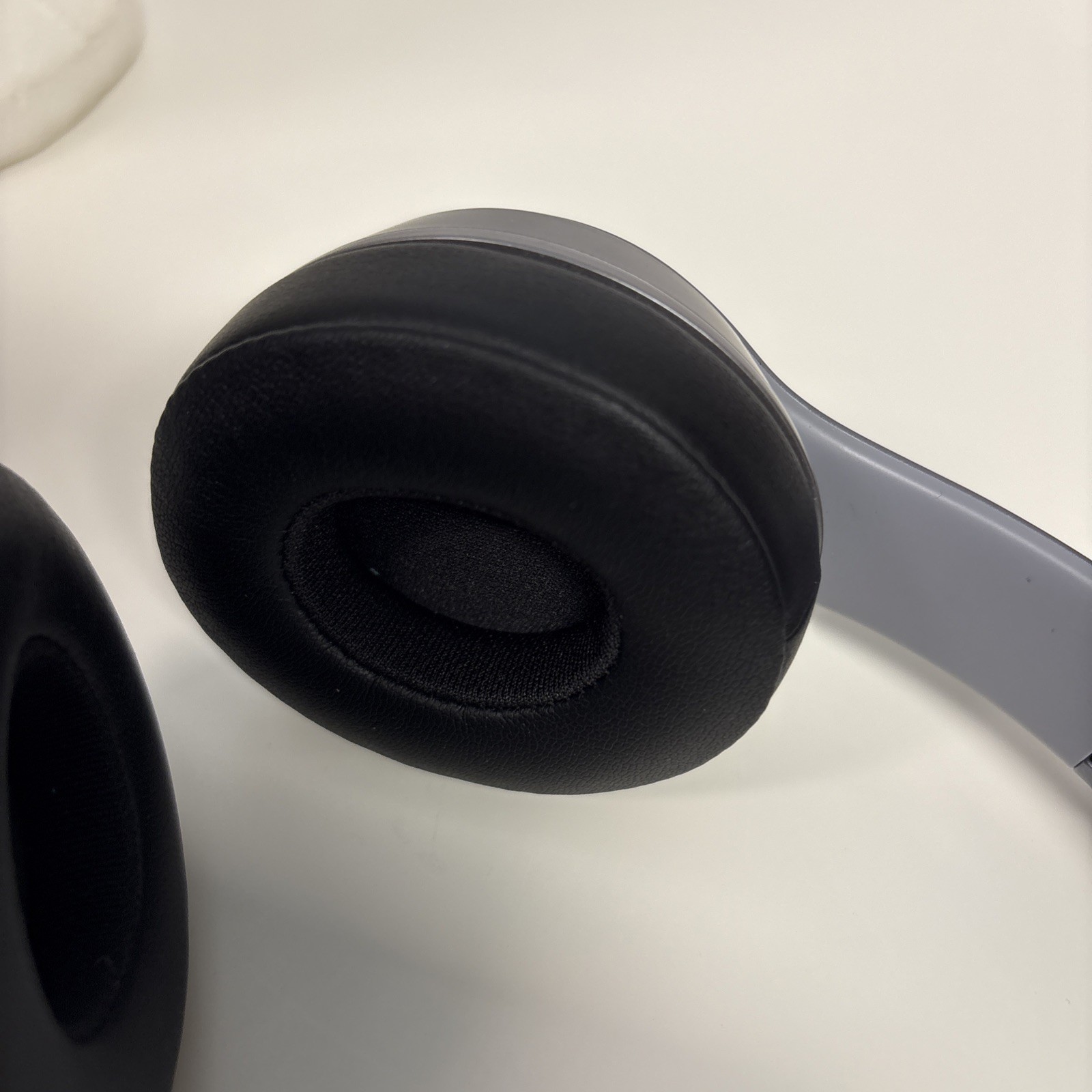 Beats by Dr. Dre Solo 2 Wired On-Ear Headphones Black/Gray B0518