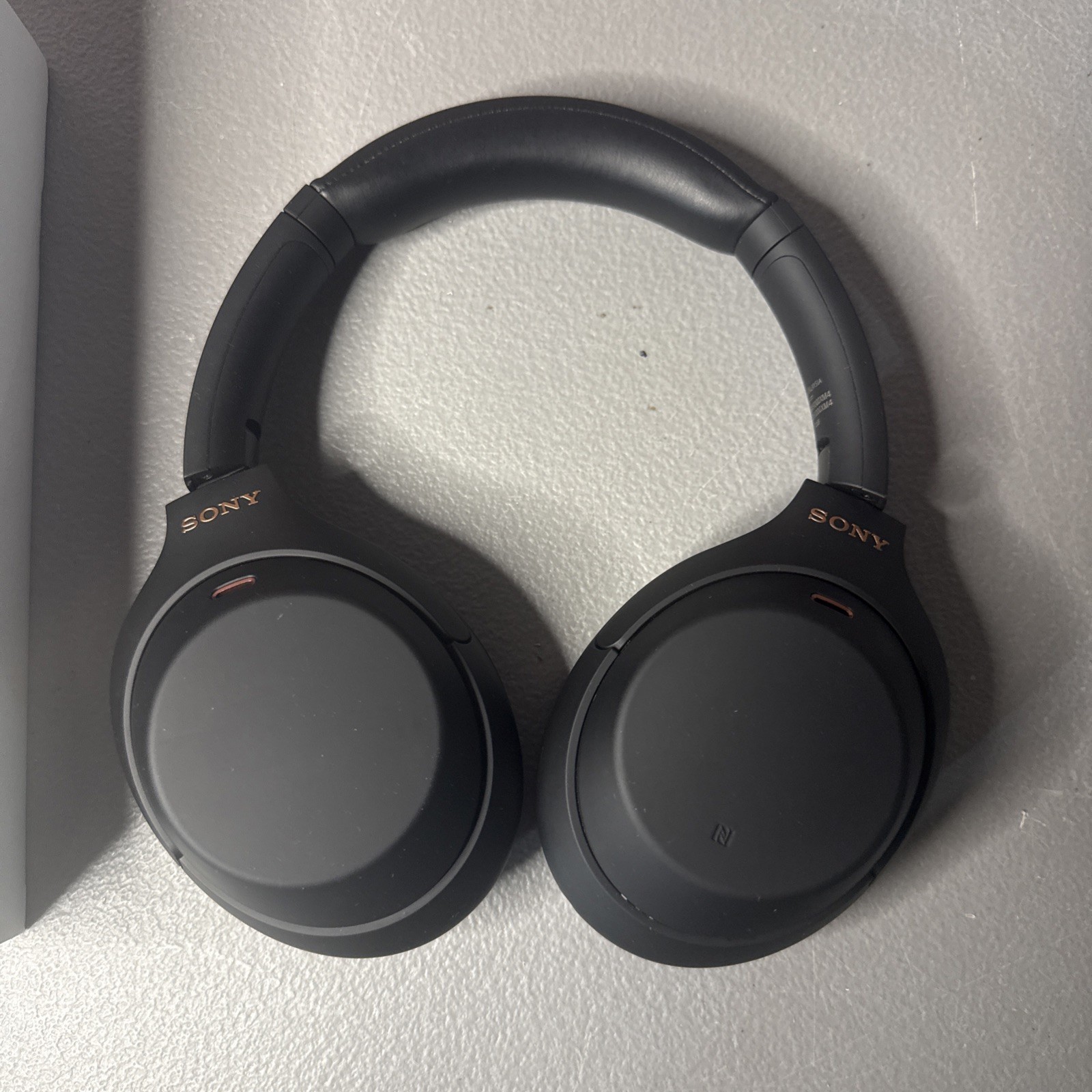 Sony WH-1000XM4 Black Headphones Does Not Charge For Parts AS-IS