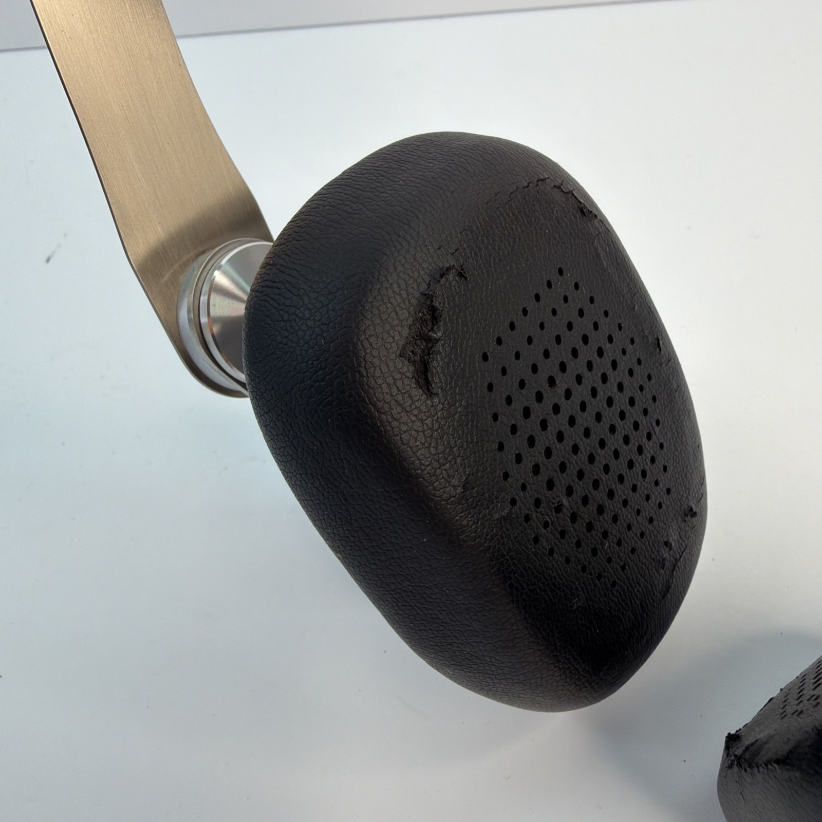 As-is Moshi Avanti C USB Type-C On-Ear Headphones