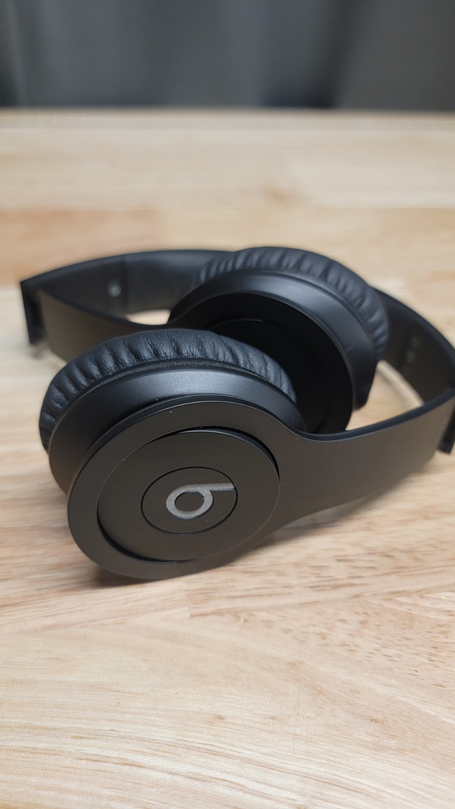 Beats By Dre Solo HD Headphones Black with In-line Control on Cable /Great Sound
