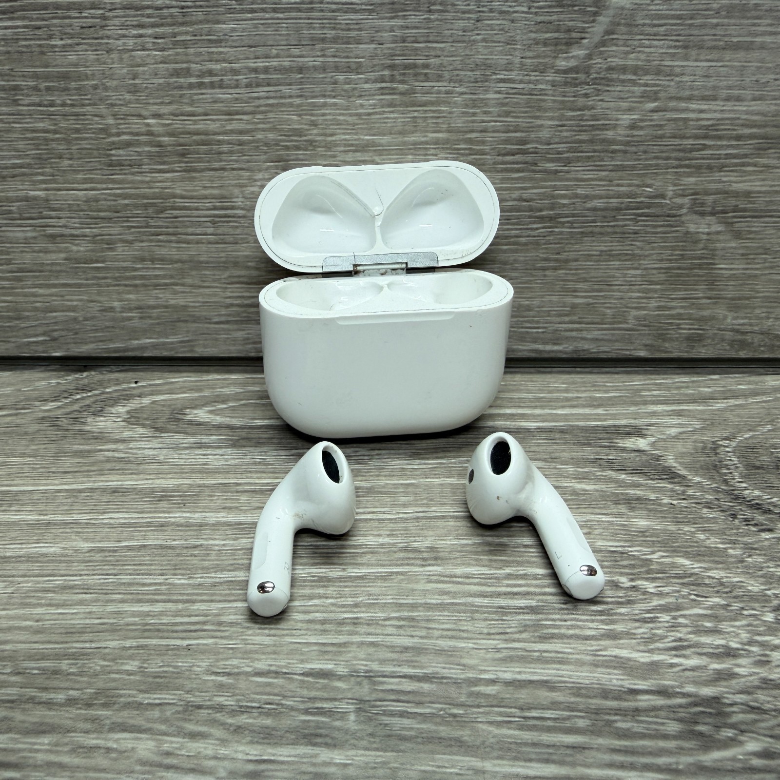 Apple AirPods 4th Gen A3053 USB-C Charging Case Wireless Earbuds White