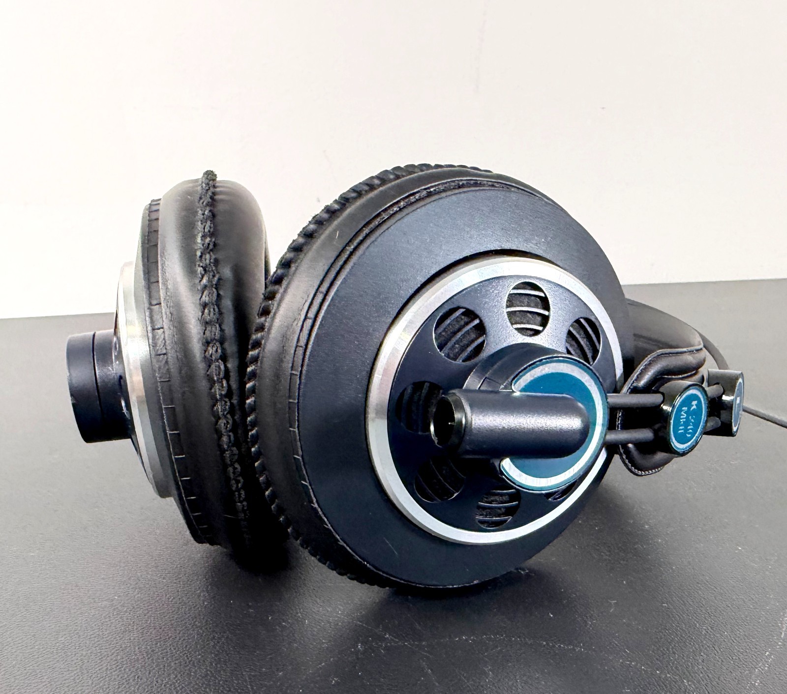 AKG K 240 MK II Semi-Open Professional Studio Headphones – 2 Earpad Sets