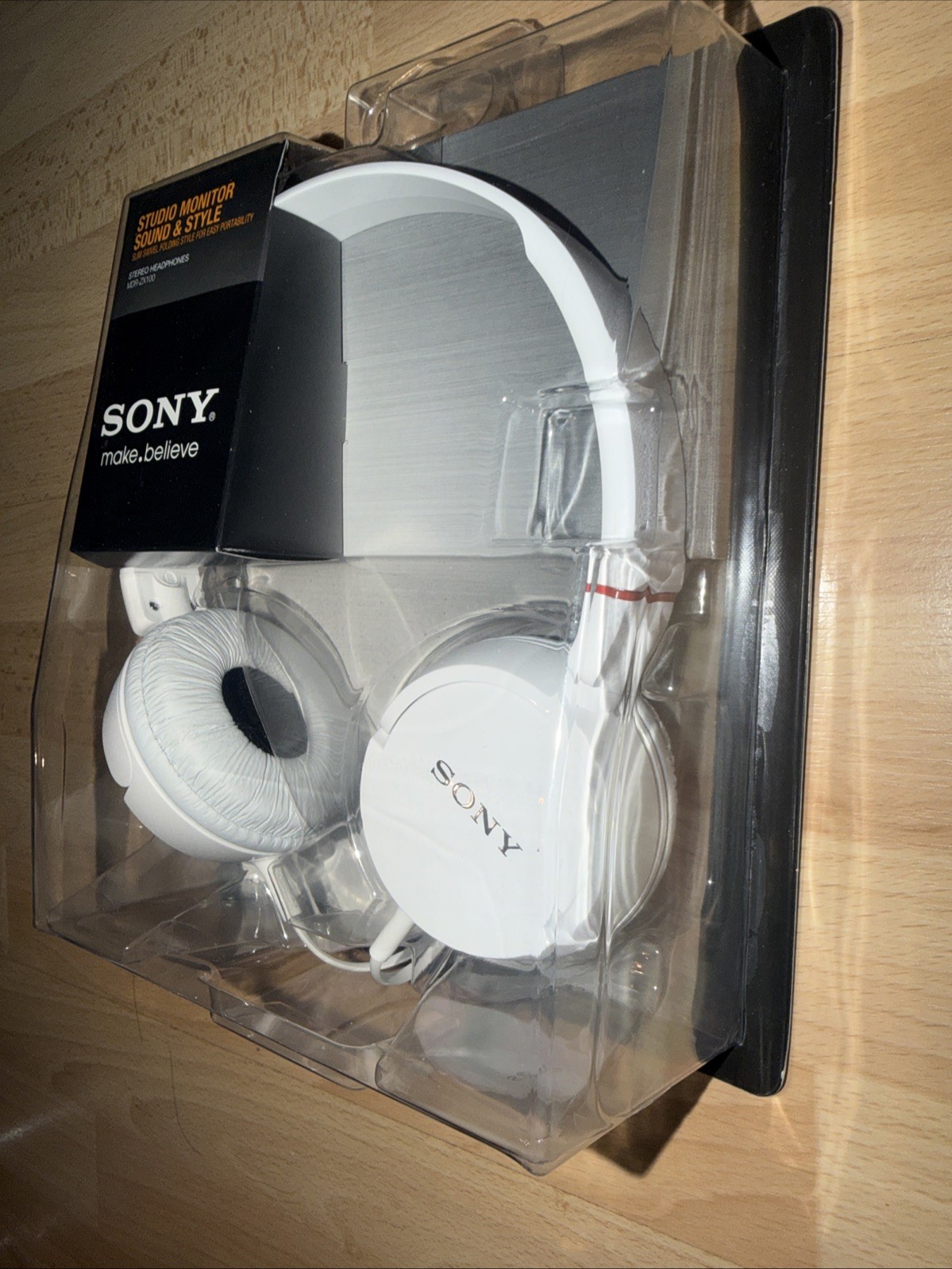 Sony MDR-ZX100 On-Ear Headphones White Closed Back Stereo Foldable 3.5mm L-Plug