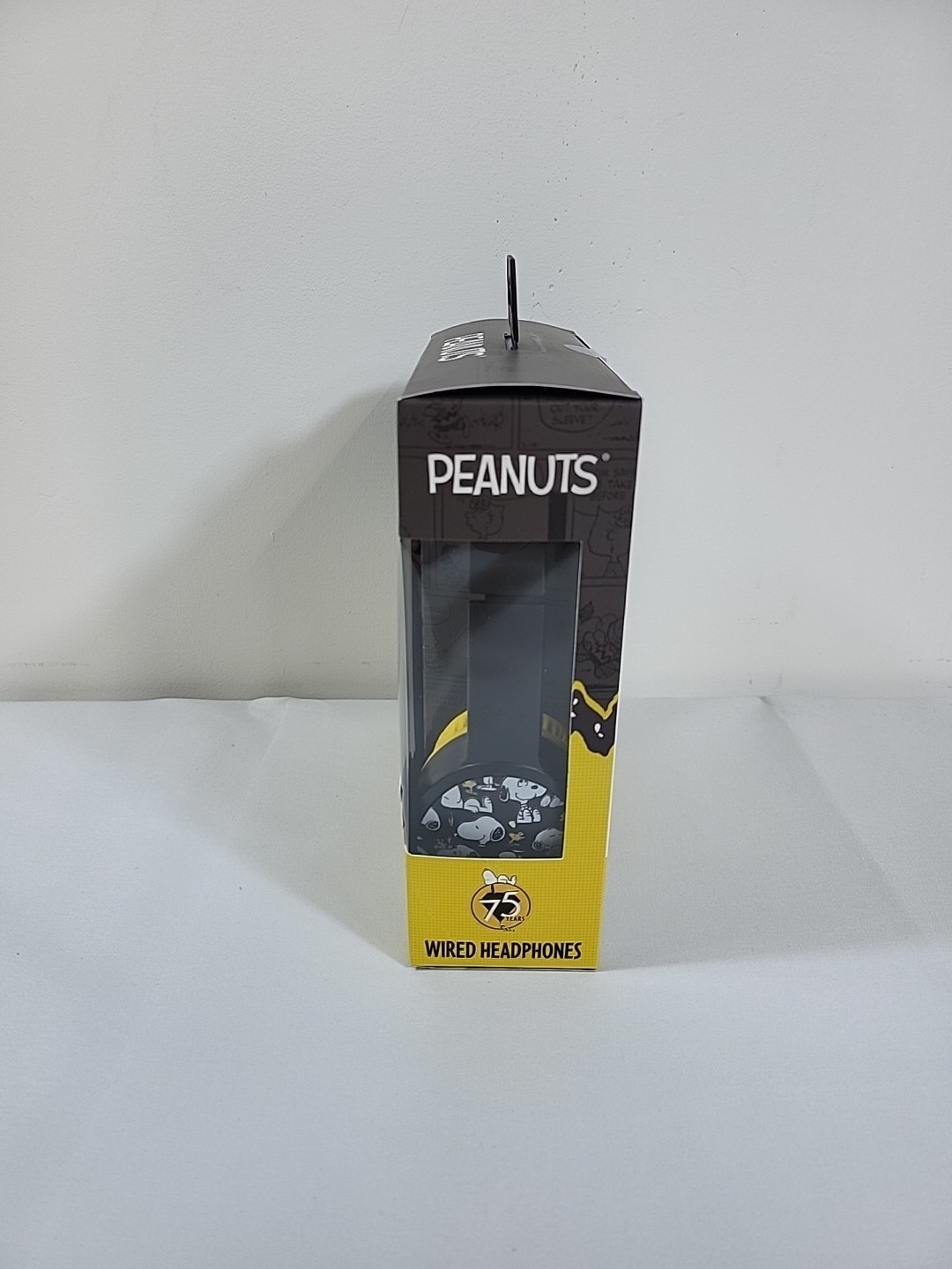 Peanuts New 2025 Snoopy Wired Headphones 3.5mm Headphone Jack Black/Yellow