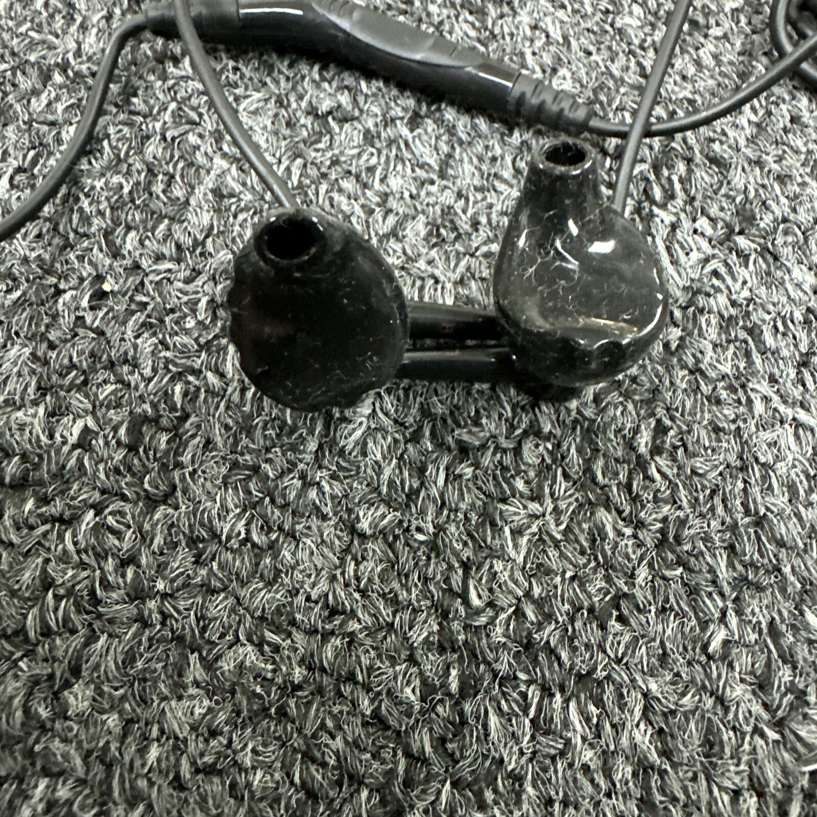 yurbuds Focus 400 Ironman Series Sweat Proof Sport Earphone – READ DESCRIPTION