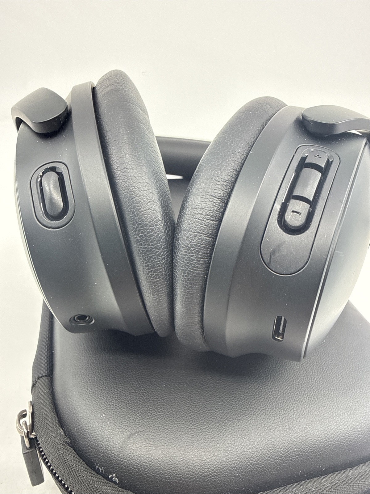 Bose QuietComfort 45 Noise Canceling Bluetooth Headphones – Black 437310 + Case