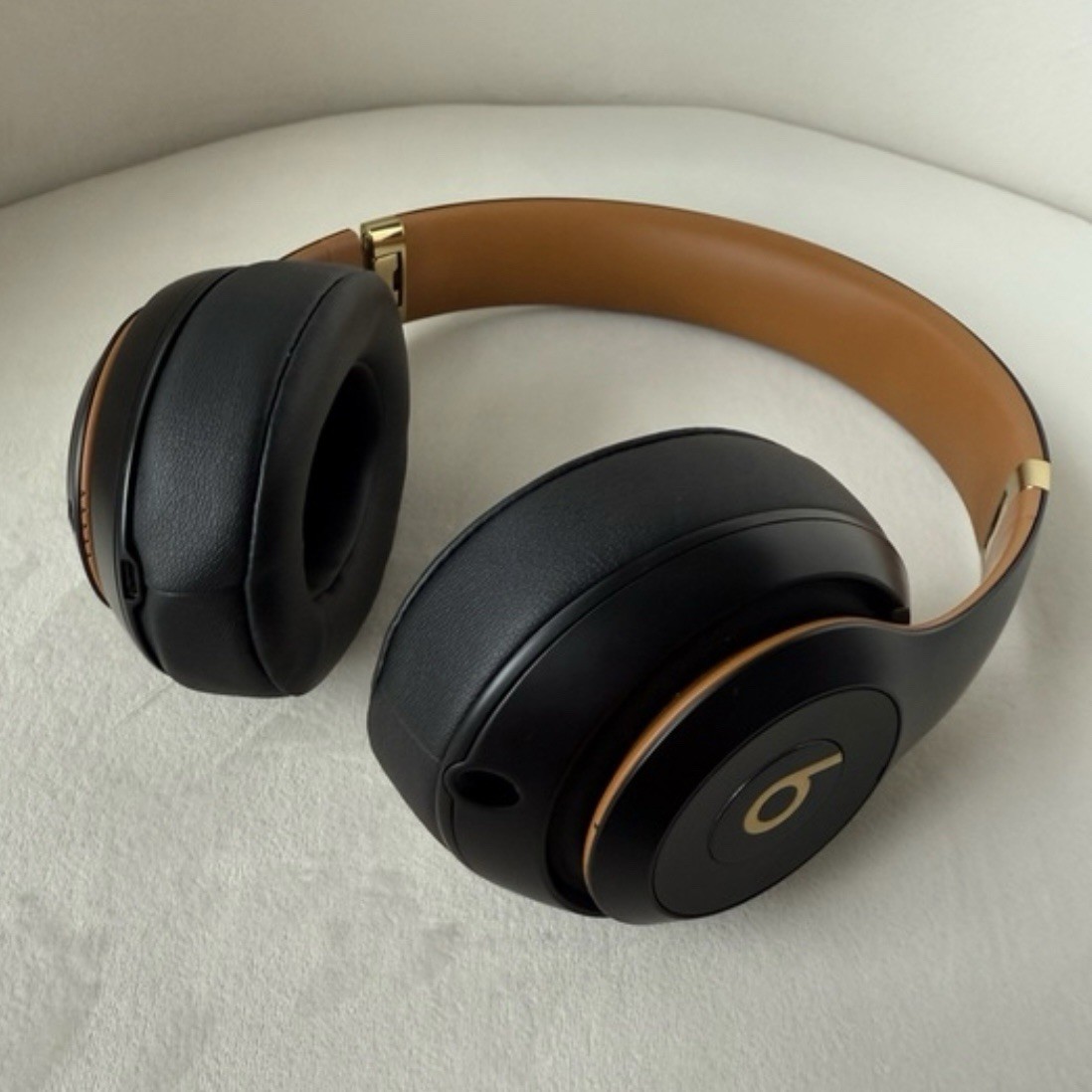 Beats by Dr. Dre Studio3 Wireless Headphones – The Beats – Midnight Black