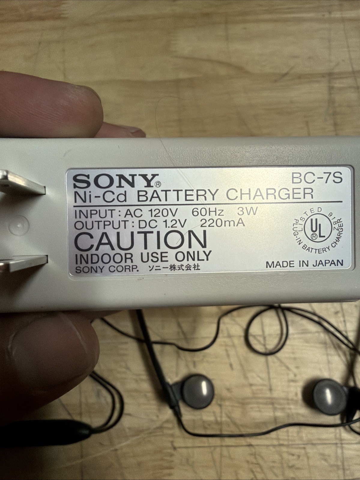 SONY WALKMAN MDR-A20 TURBO HEADPHONES W/ CHARGER AND WM-F702 HARD PLASTIC CASE