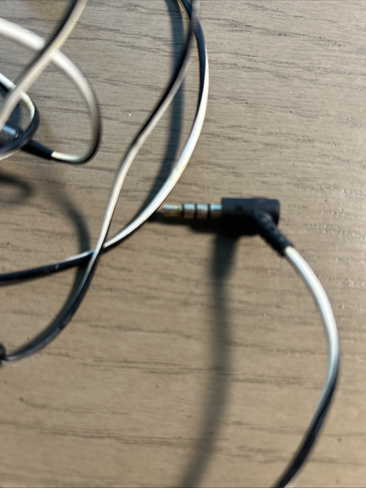 Bose IE2 In-Ear Wired Audio Headphones No Microphone Black White TESTED WORKING