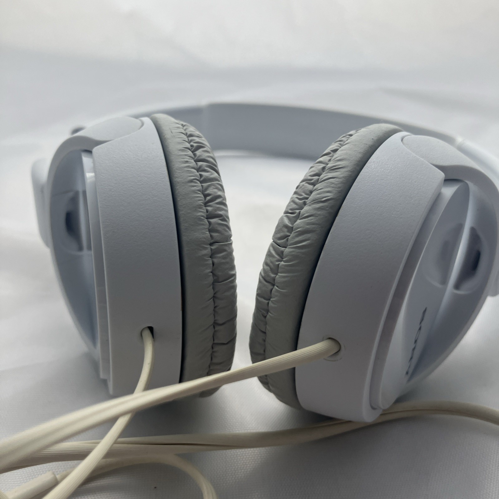 Sony MDR-ZX110AP White Wired Headphones with Built-In Microphone